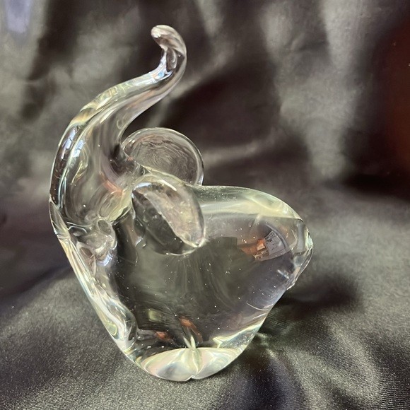 Elegant Glass Elephant Figurine - photo 2