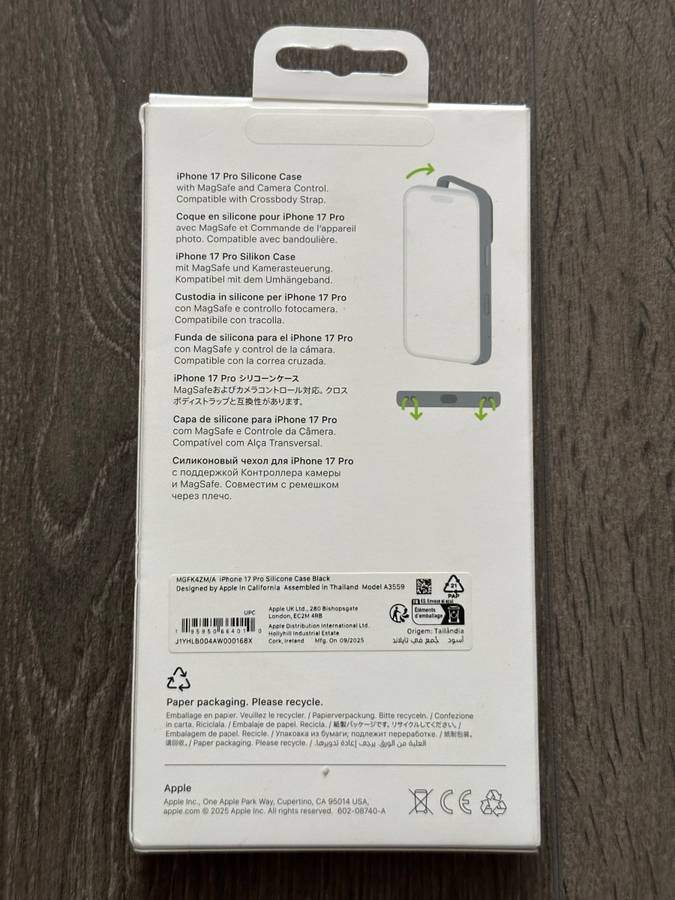 Apple iPhone 17 Pro Silicone Case with MagSafe – Black - photo 2