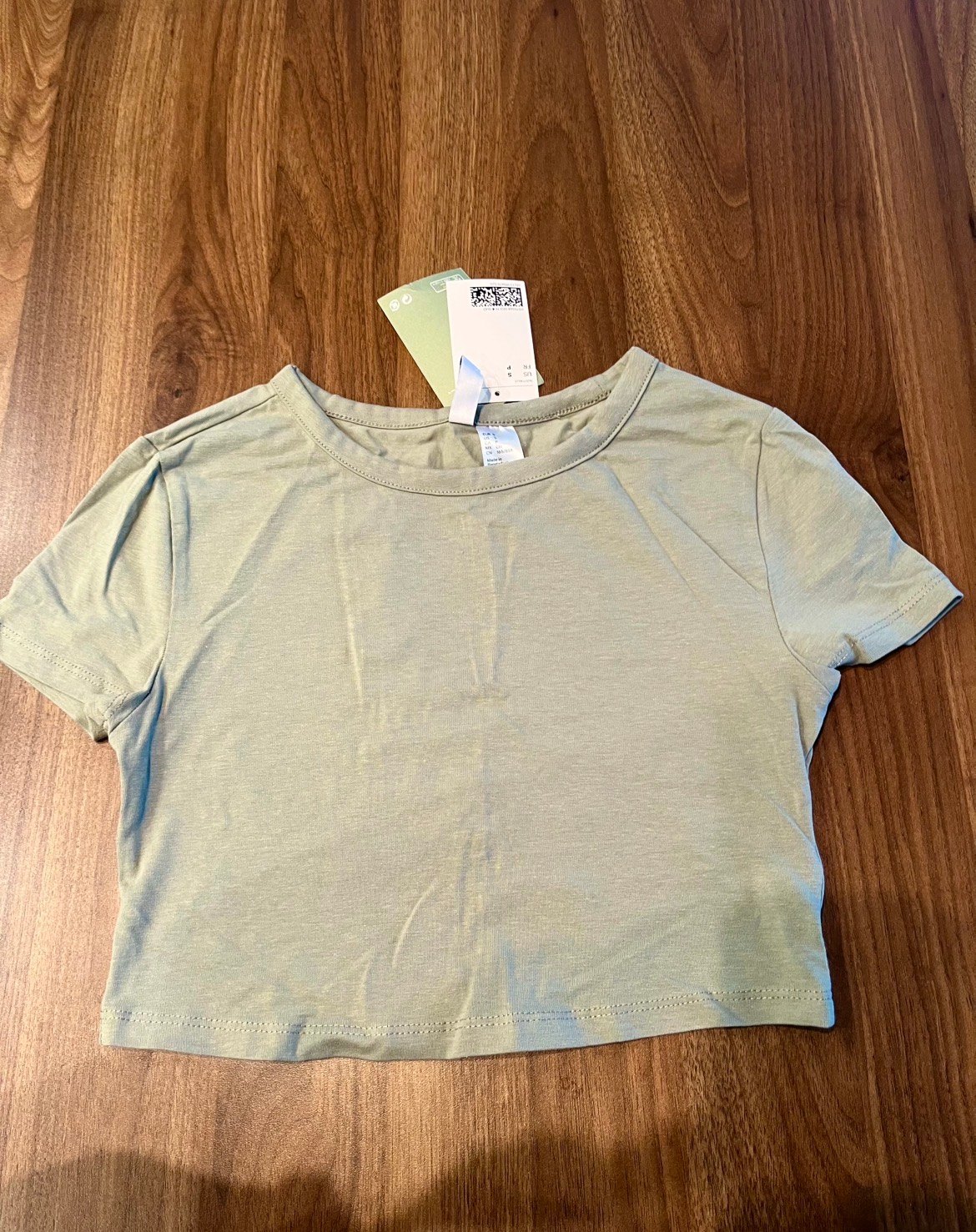 [NEW] Women’s/Girl's Light Sage Green Cropped T-Shirt