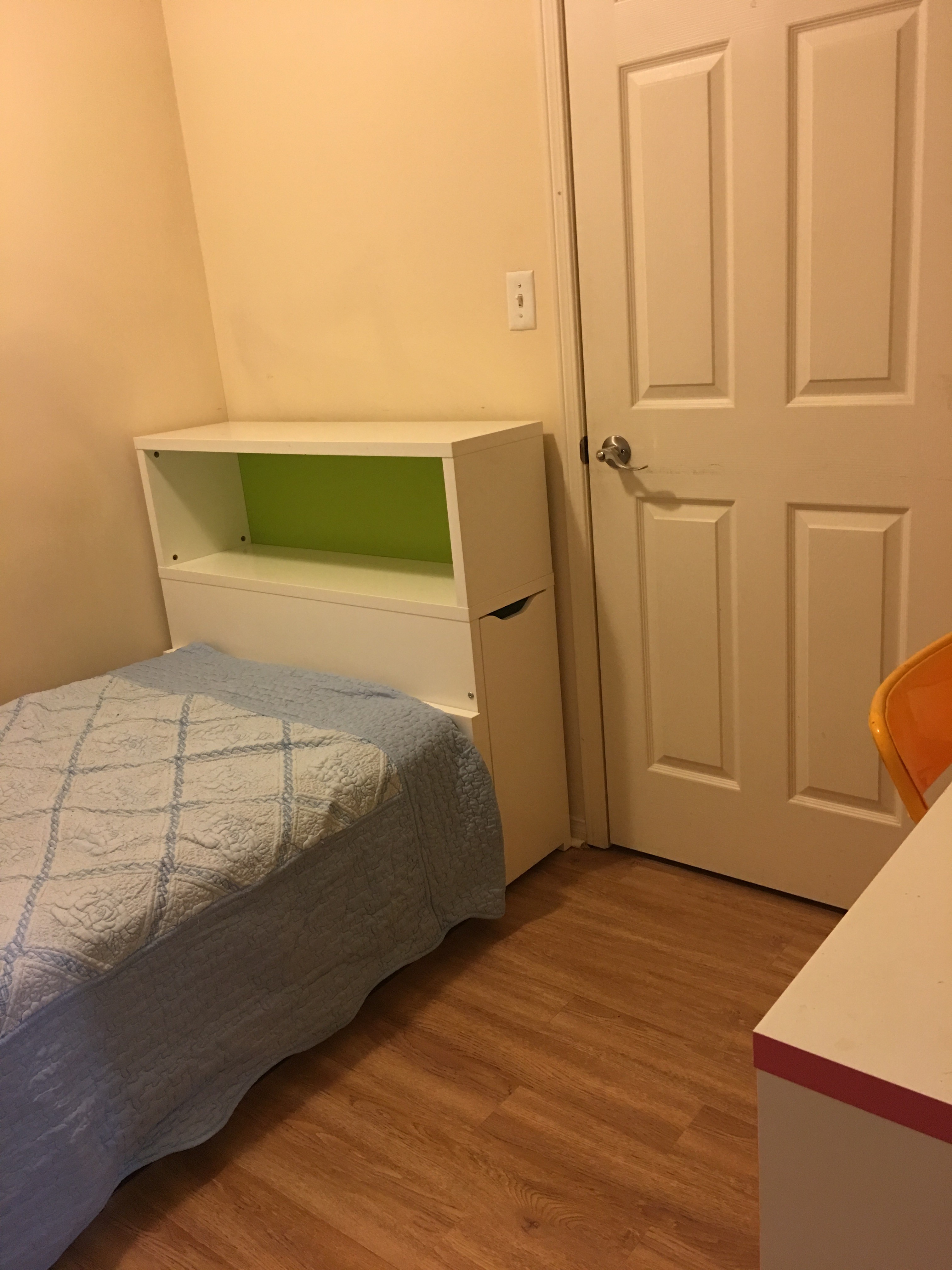 York Uni. 1 room with private washroom - photo 5