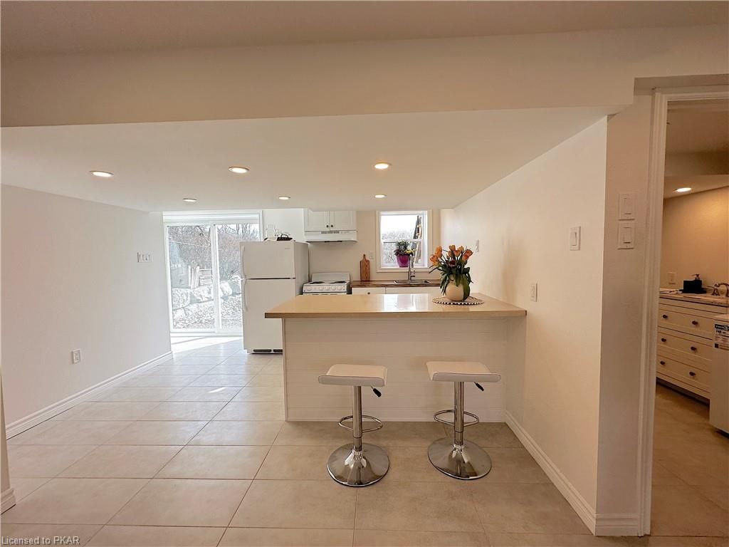 1 Bed, 1 Bath flat - photo 4
