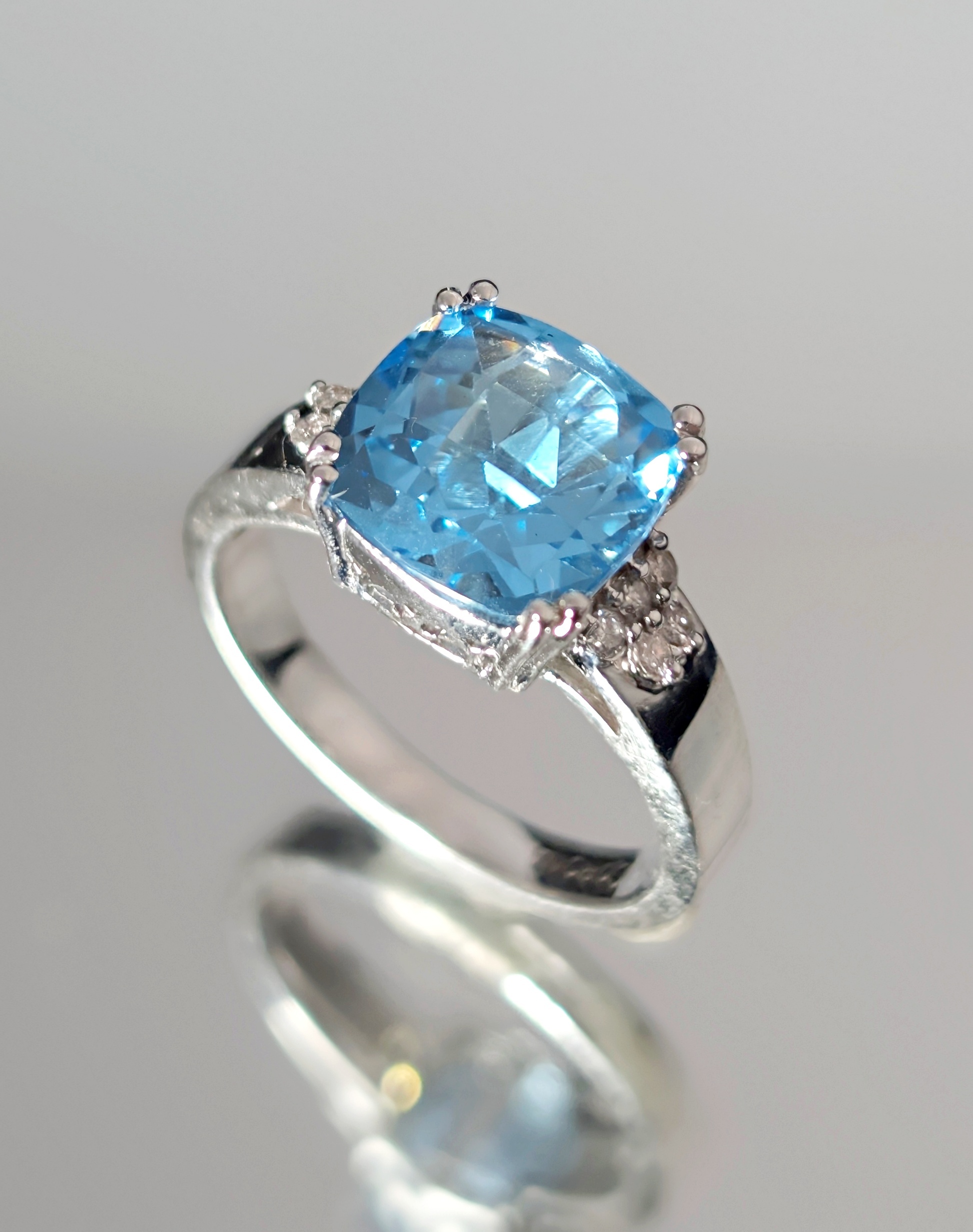 10K Blue Topaz ring