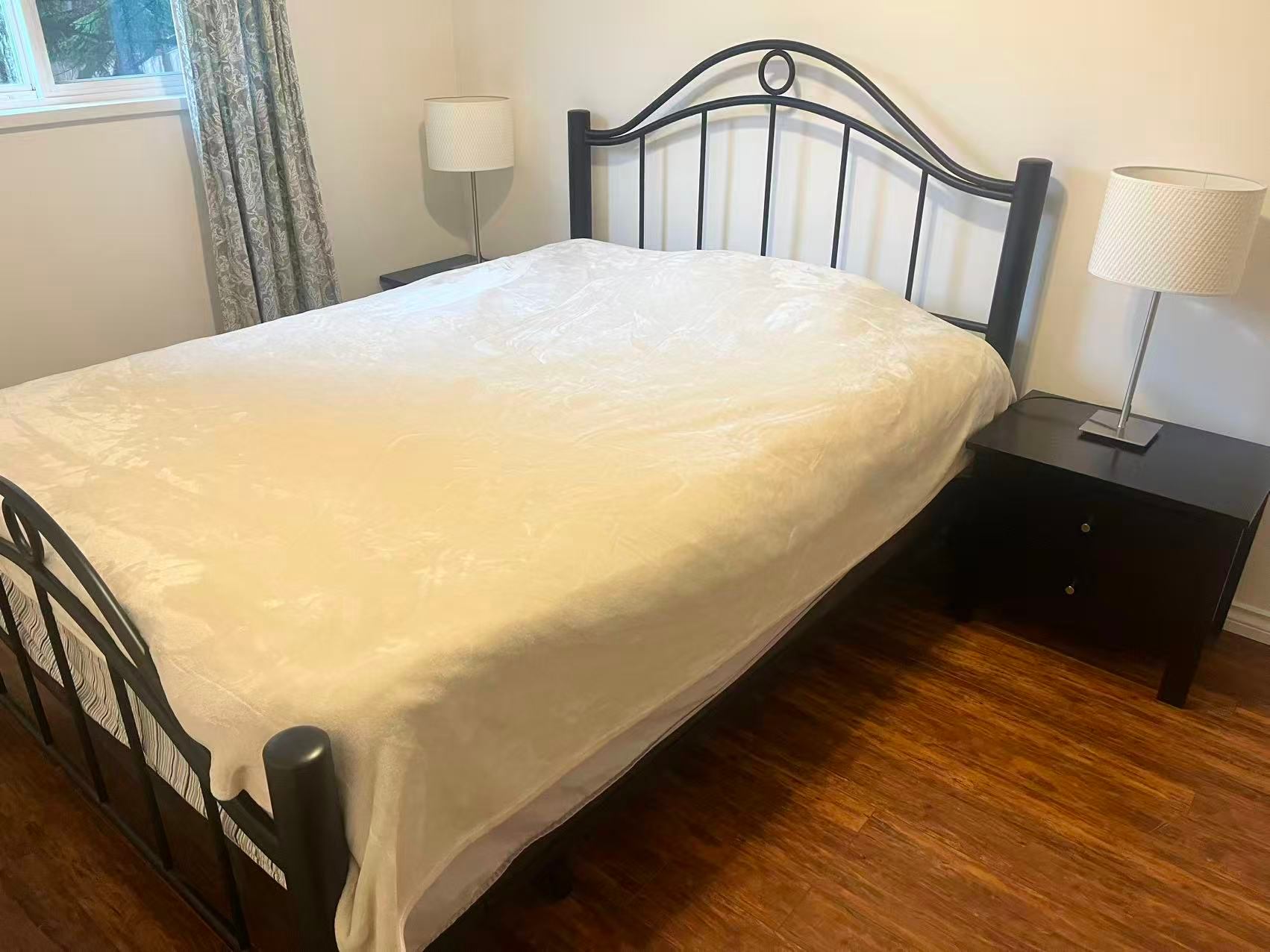 1 year new Queen size bed room set