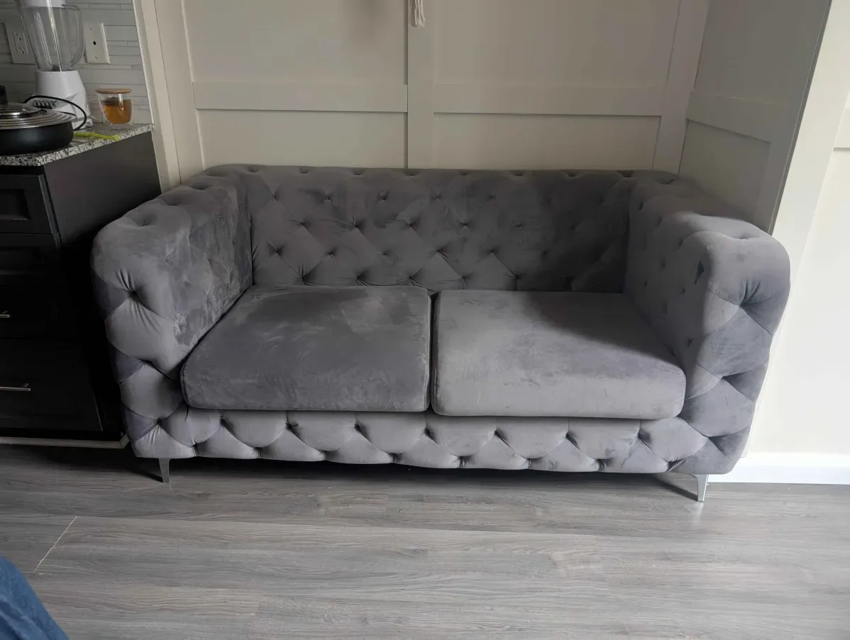 Gray tufted velvet Chesterfield-style sofa - photo 2