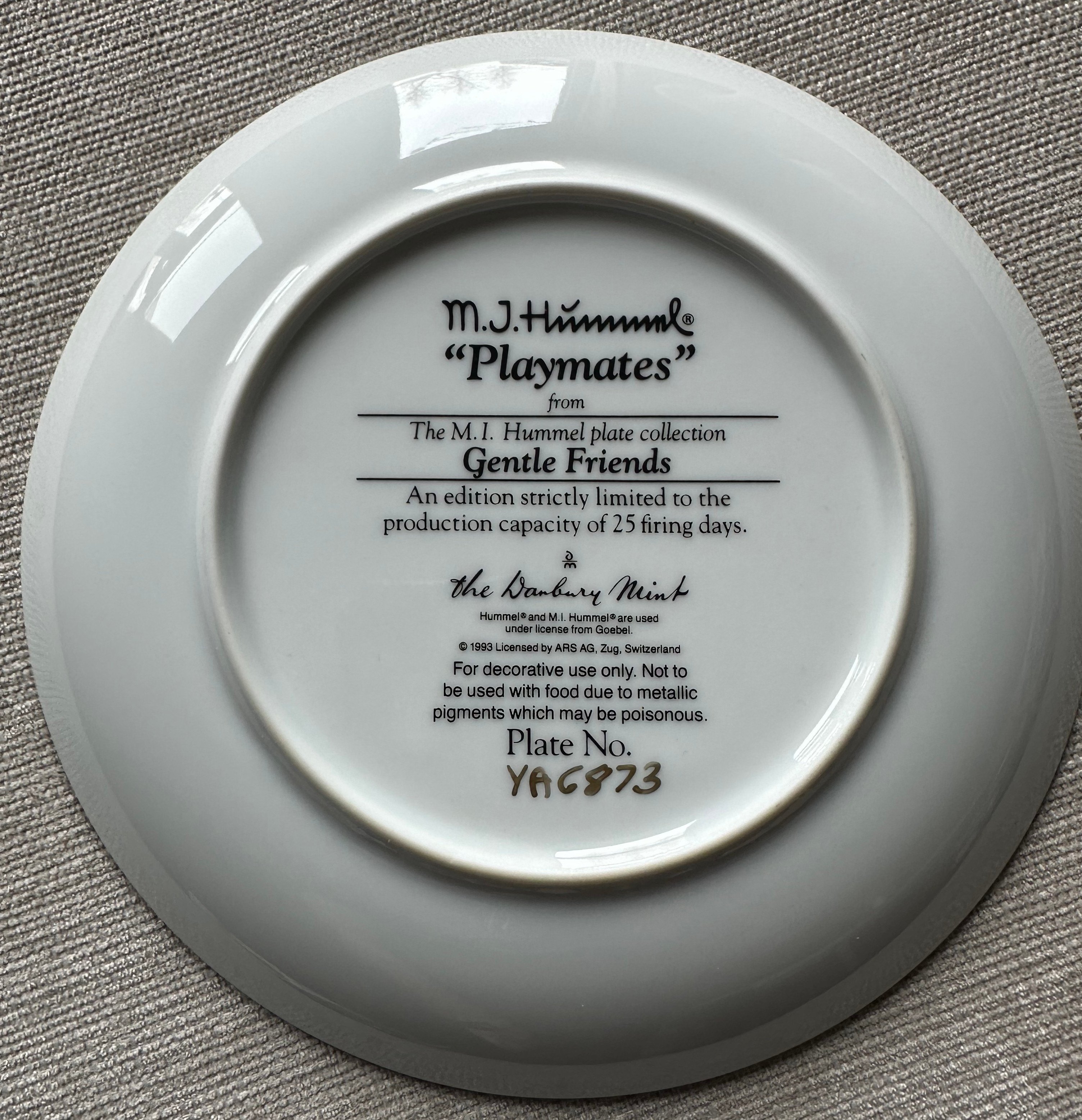M.I. Hummel "Playmates" Plate - Gentle Friends - photo 2