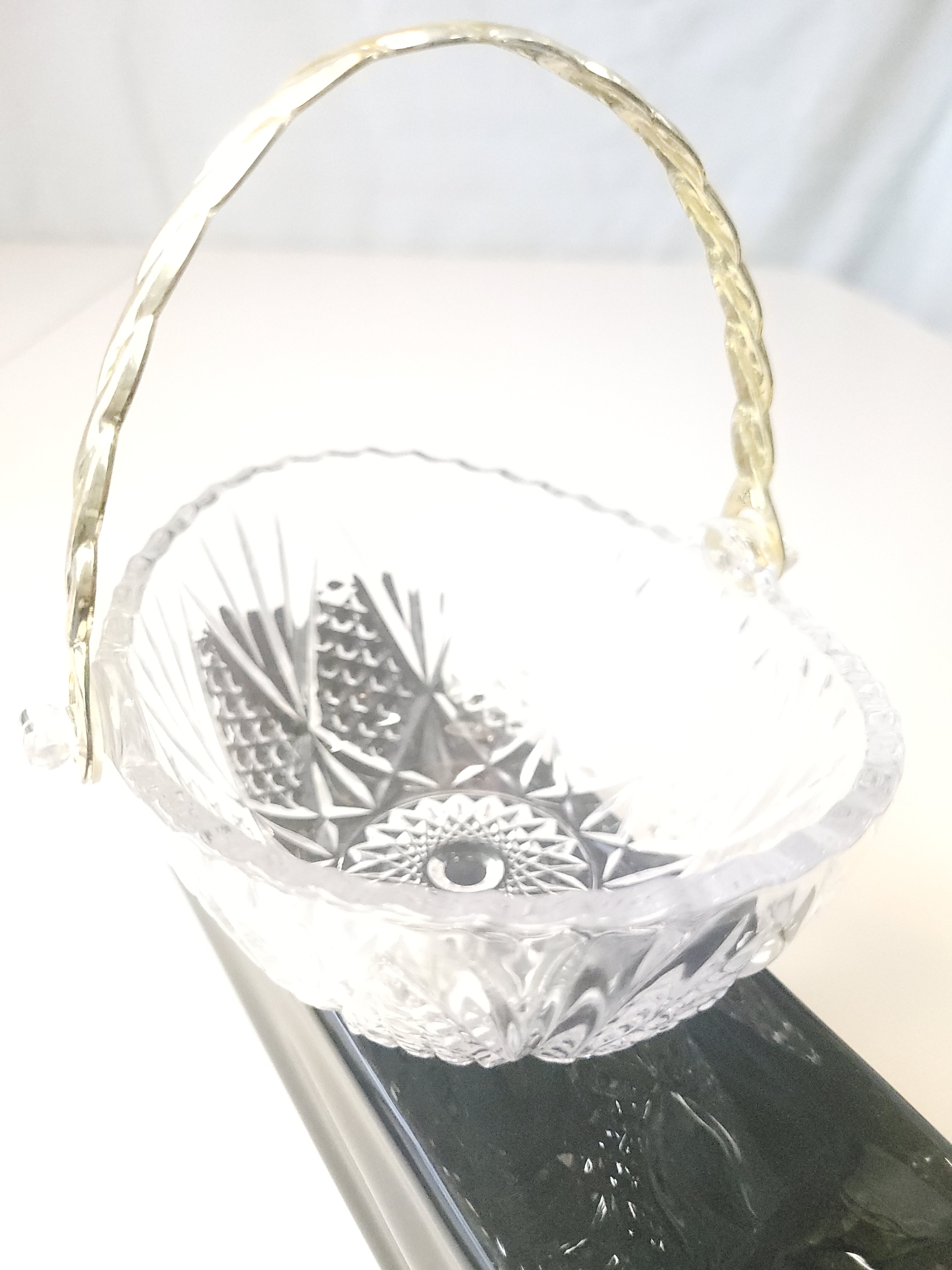 1982 West Germany 24% Lead Crystal Basket Gold Twisted Handle - photo 3