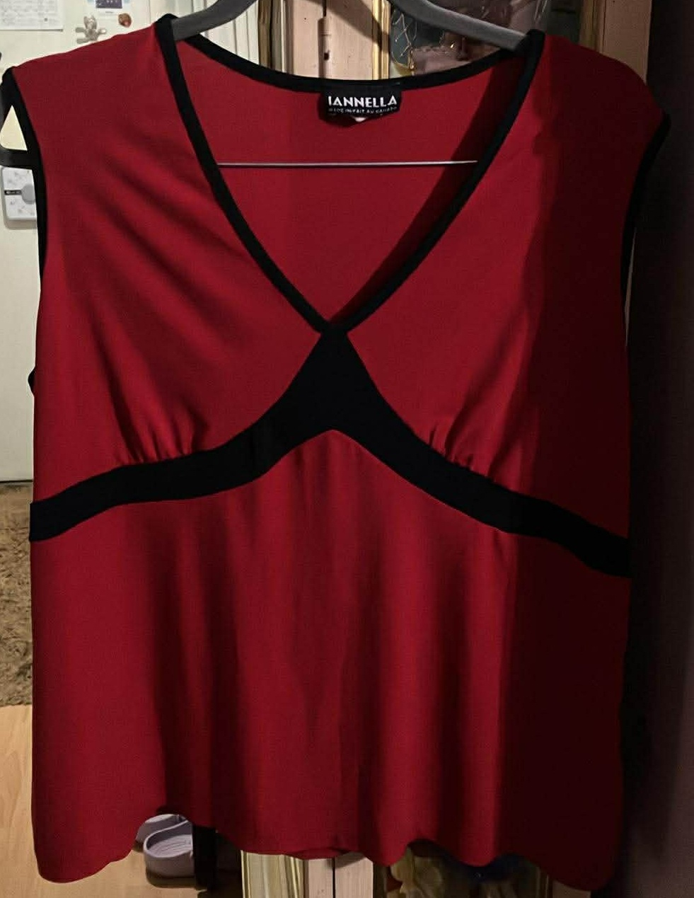 Women Top Red and Black No Sleeves (Polyester/Spandex) Size 2X