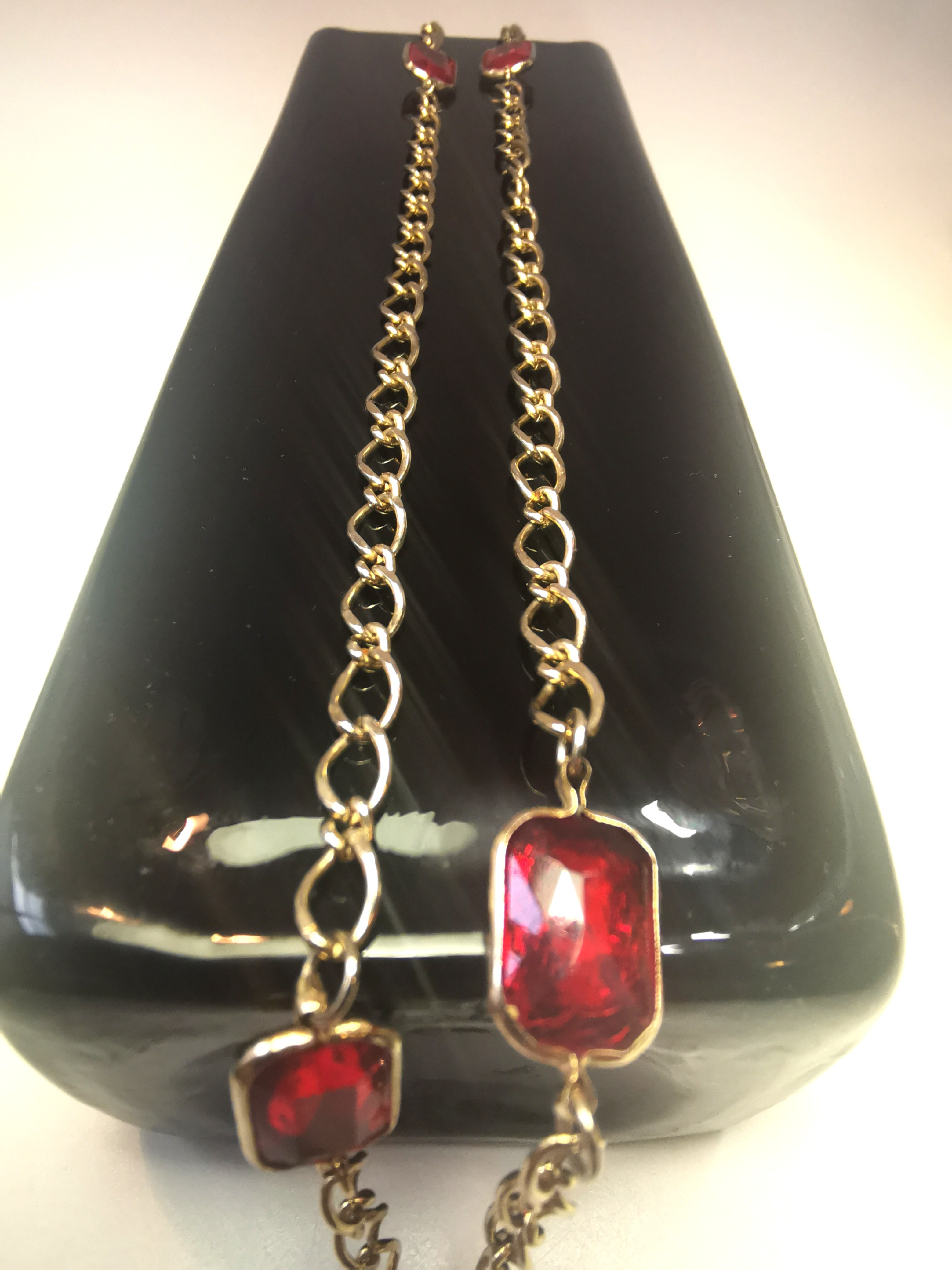 Circa 1978 Gold Tone Red Glass Station Necklace 17" Continuous - photo 4