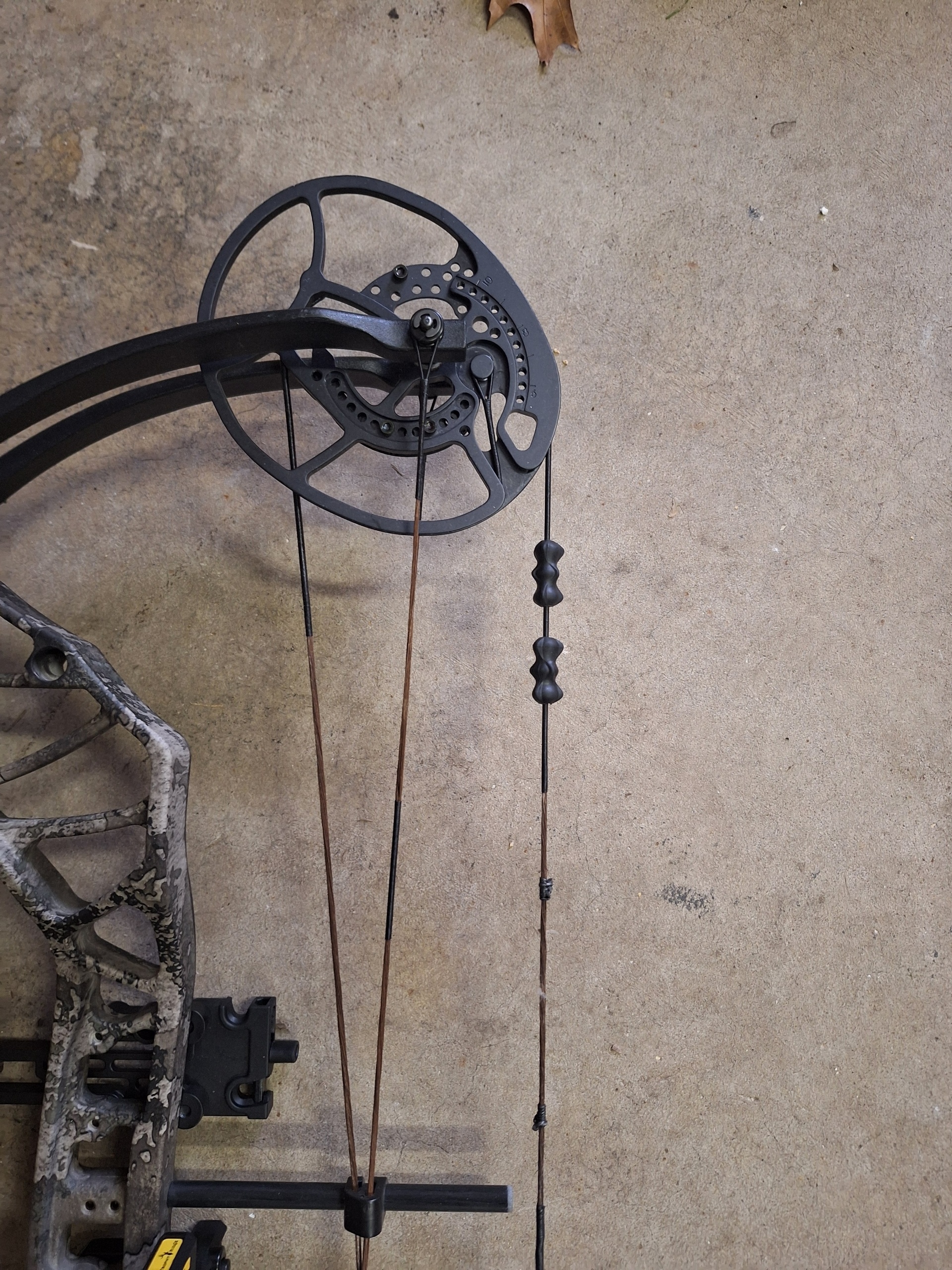 Bear Archery Uproar Compound Bow 70lb 25.5-30 Draw - photo 5