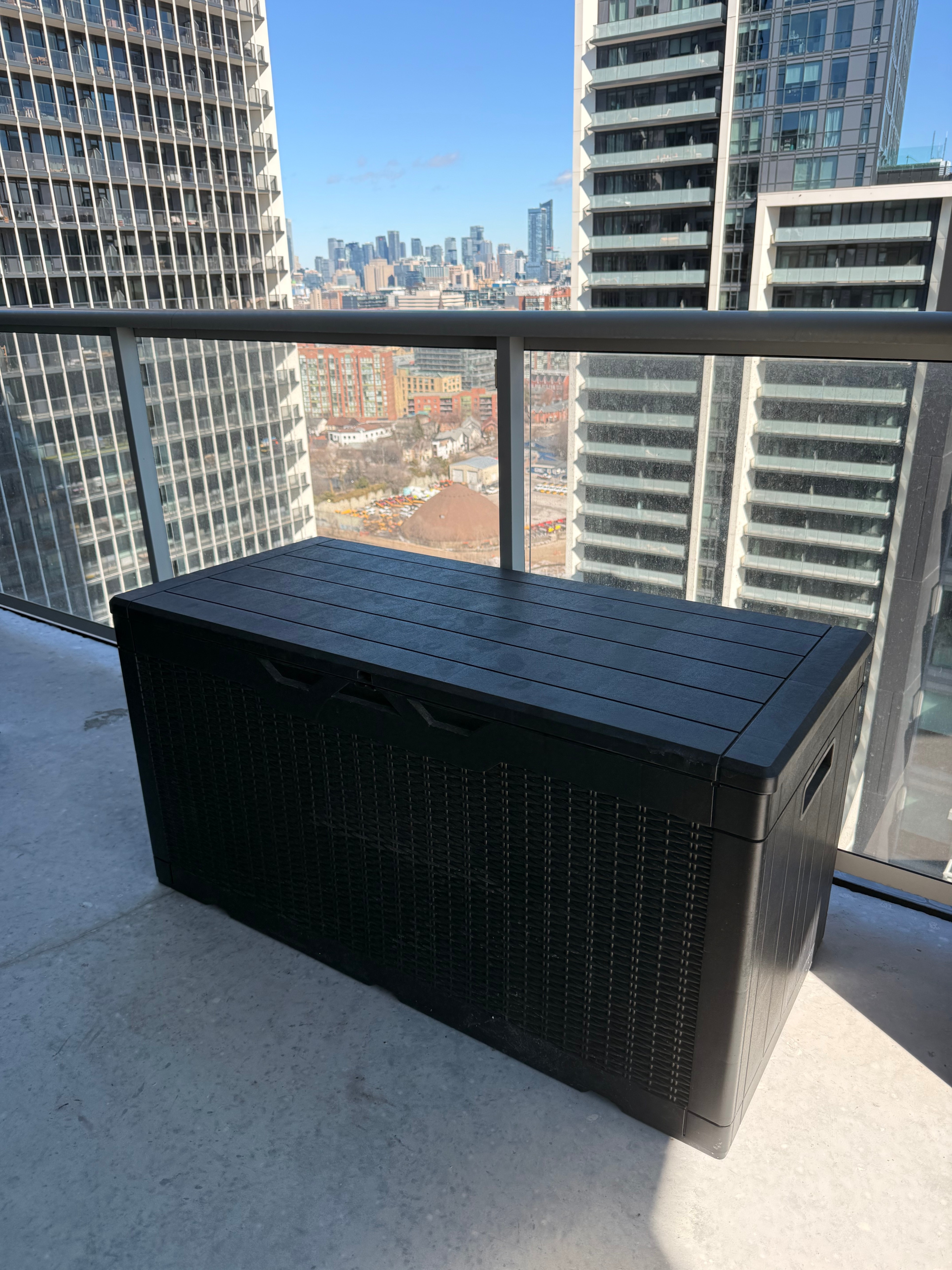 Large 100 Gallon Outdoor Deck Storage Box – Like New - photo 2