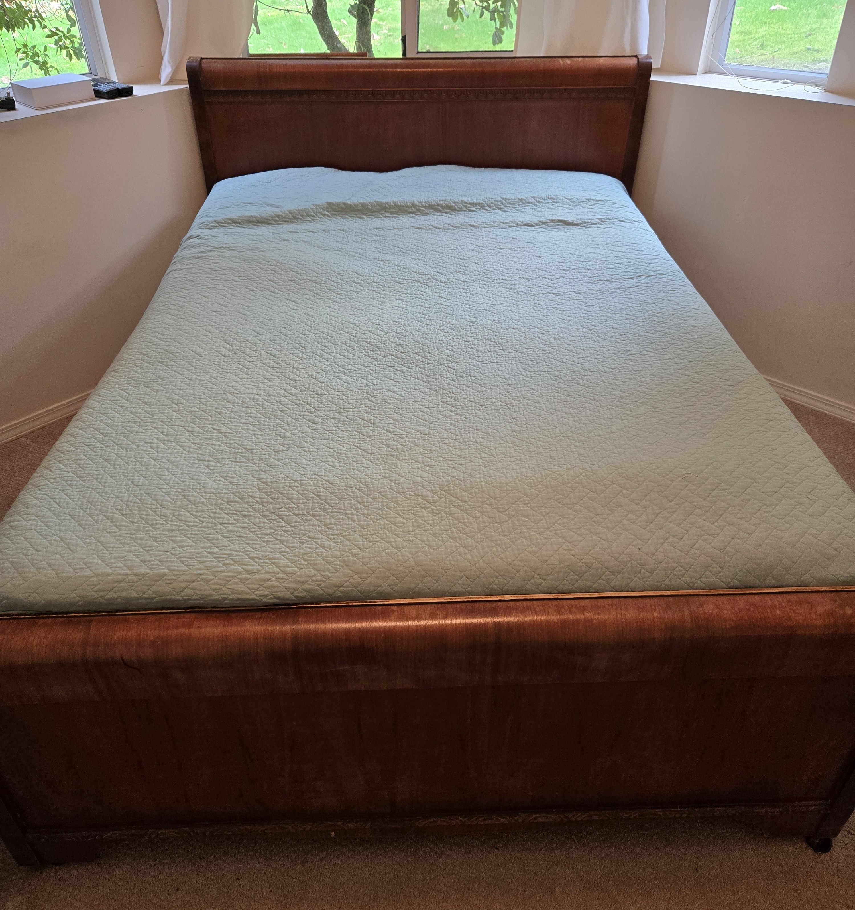 Antique 1930s Art Deco 3-Piece "Waterfall" Bedroom Set - photo 4