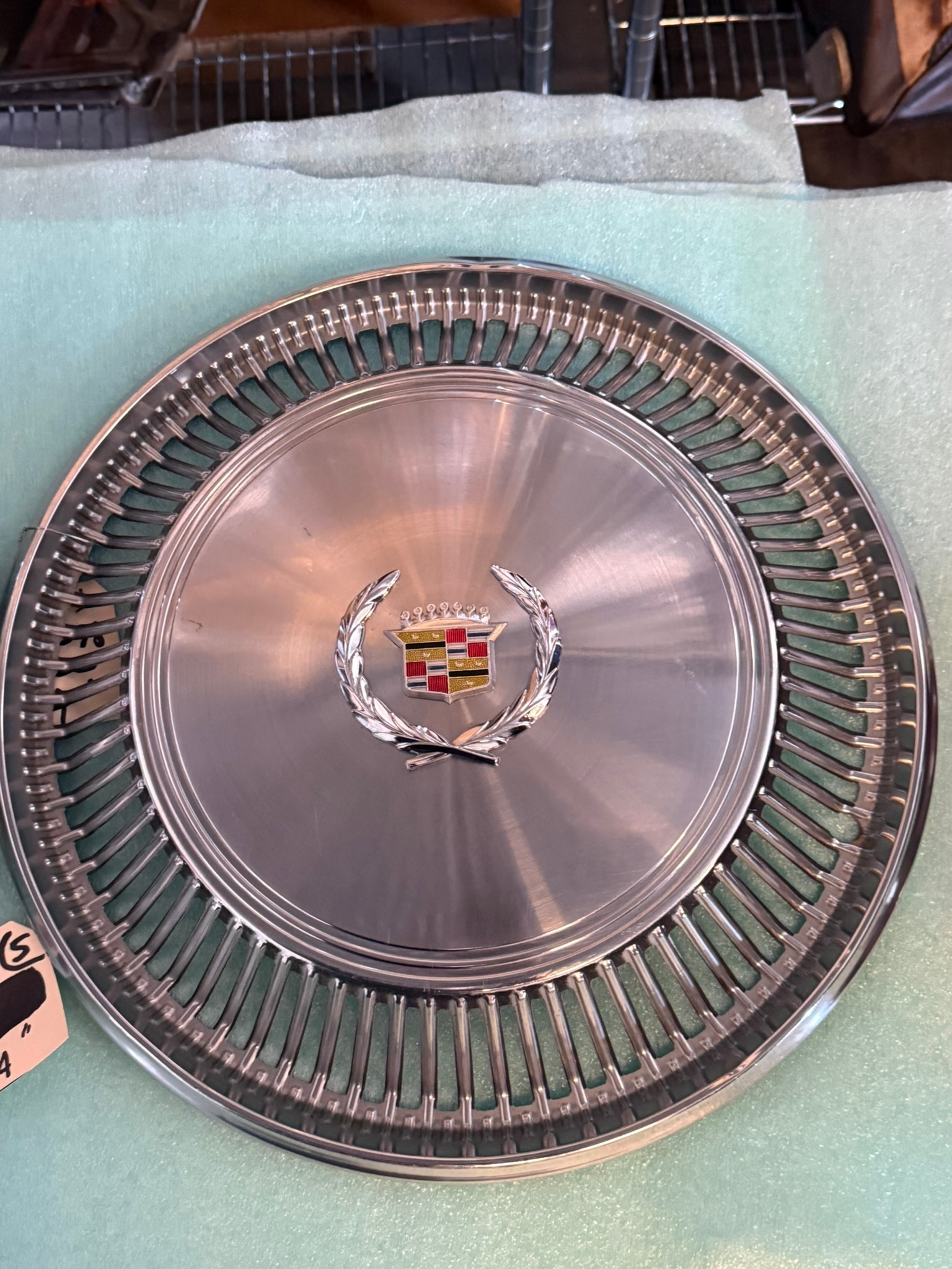 1969 Cadillac Eldorado Hubcaps (5) - photo 2