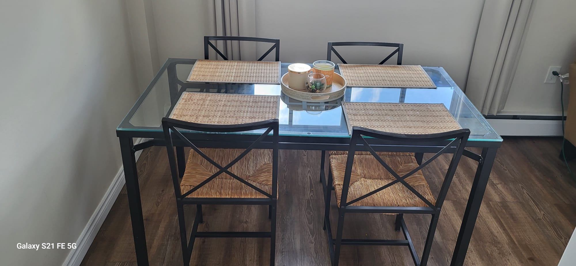 Dining Table Set for Sale – 4 Chairs Included