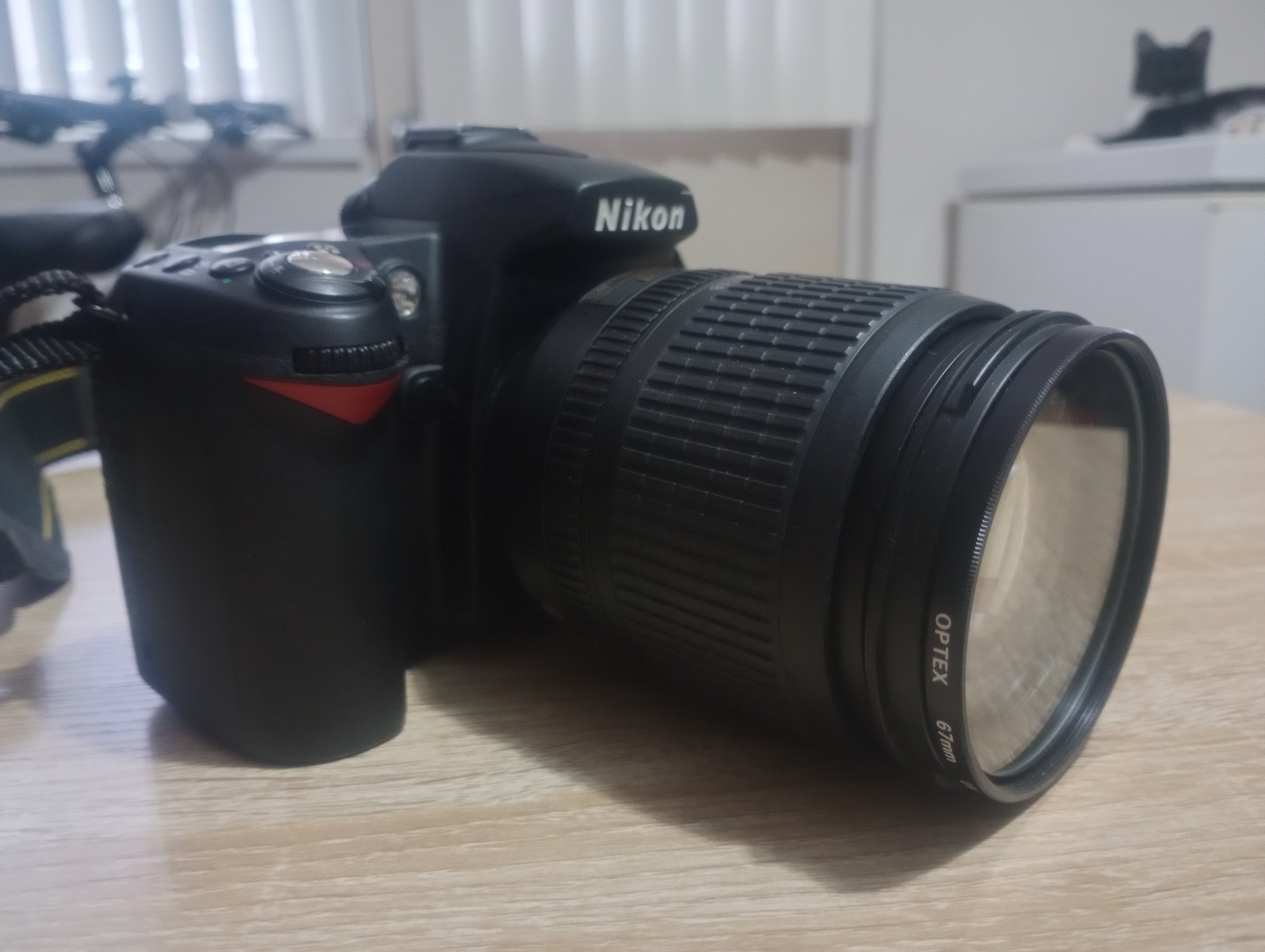 Nikon D90 DSLR Camera, Carry Bag, Tripod, SD Card, and more - photo 2