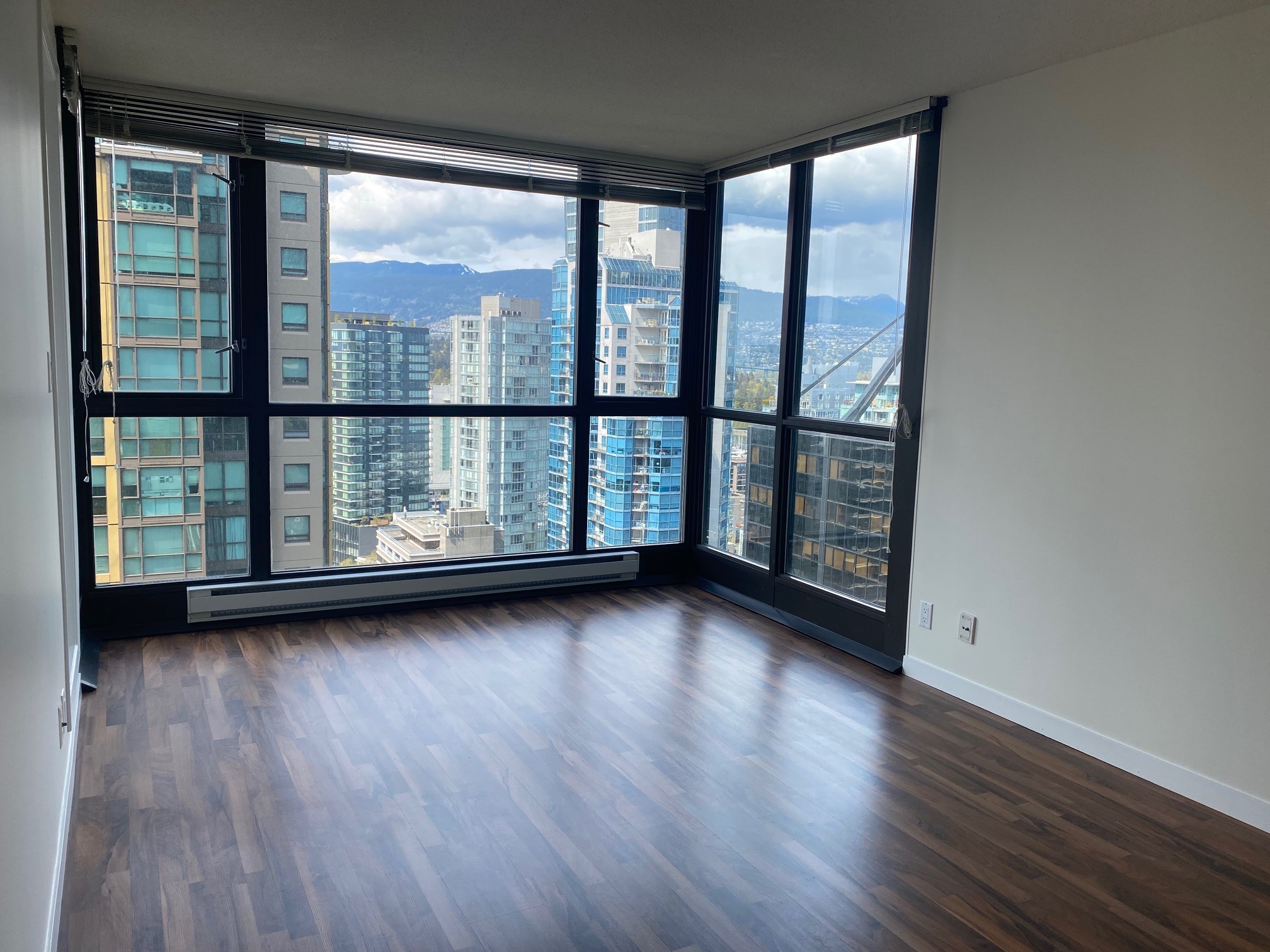 1 Bed + 1 Bath Apartment with View - Central downtown - photo 3