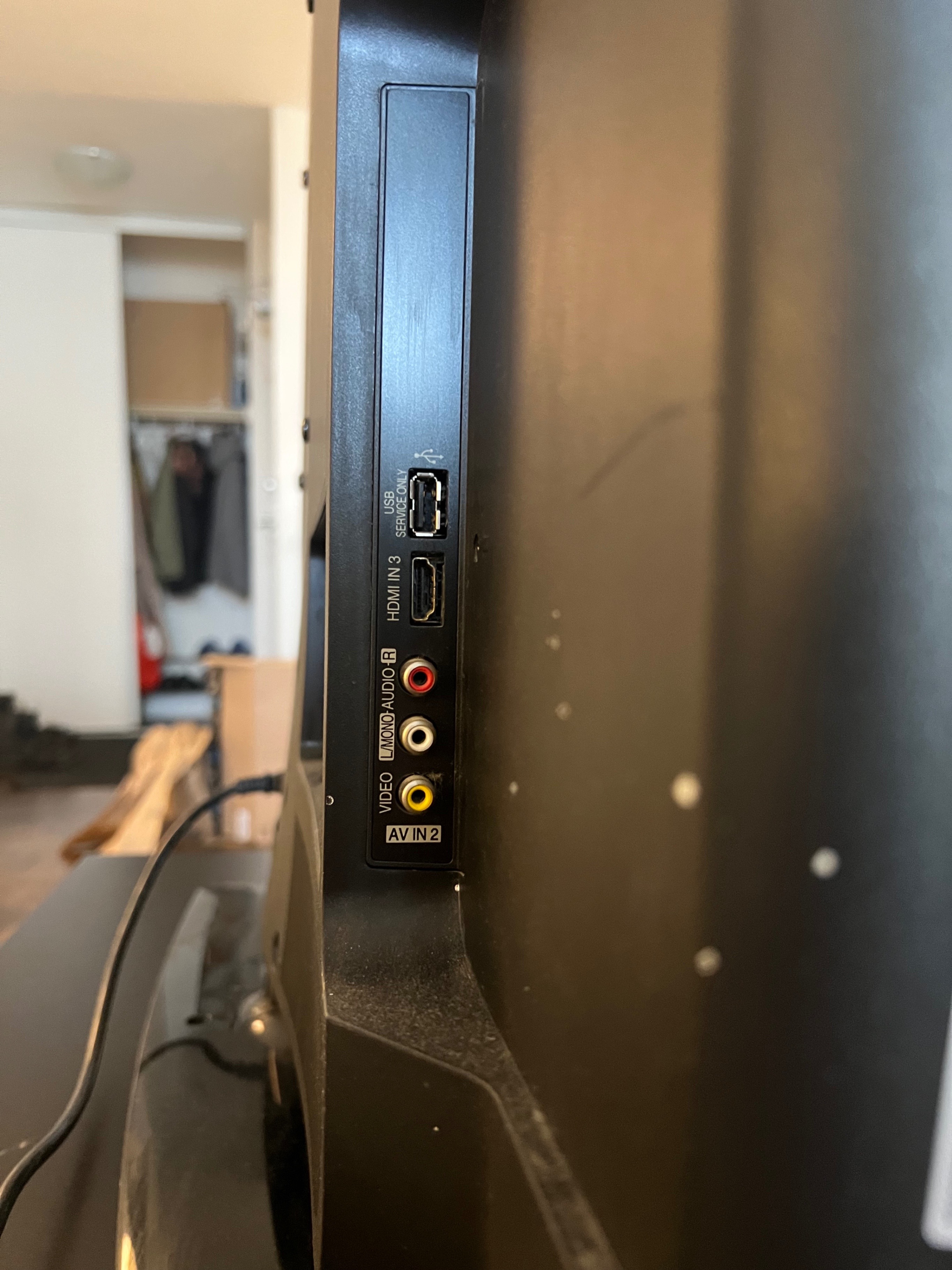 LG 42" TV - photo 3