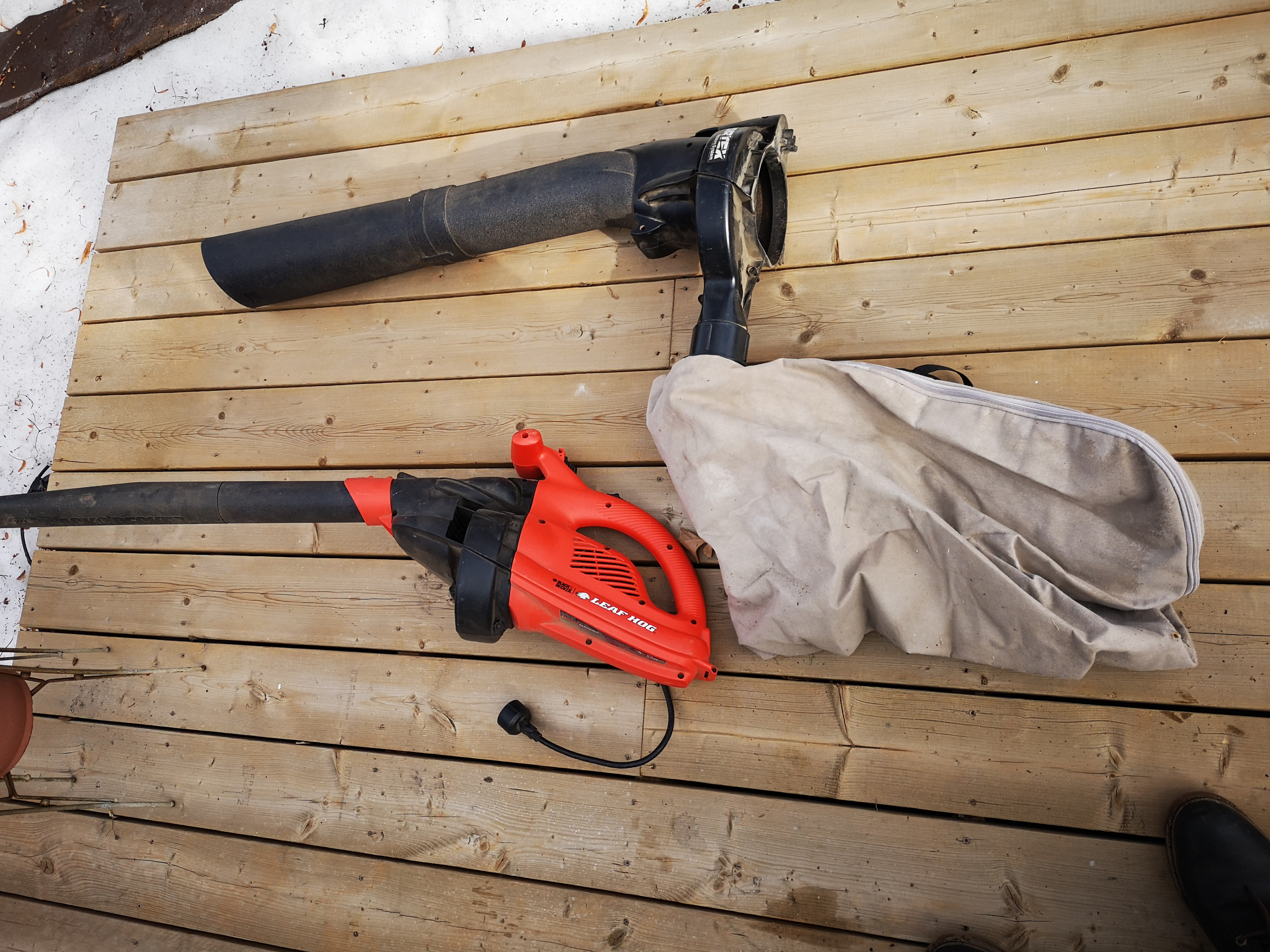 Leaf Blower and Vaccuum - Black and Decker