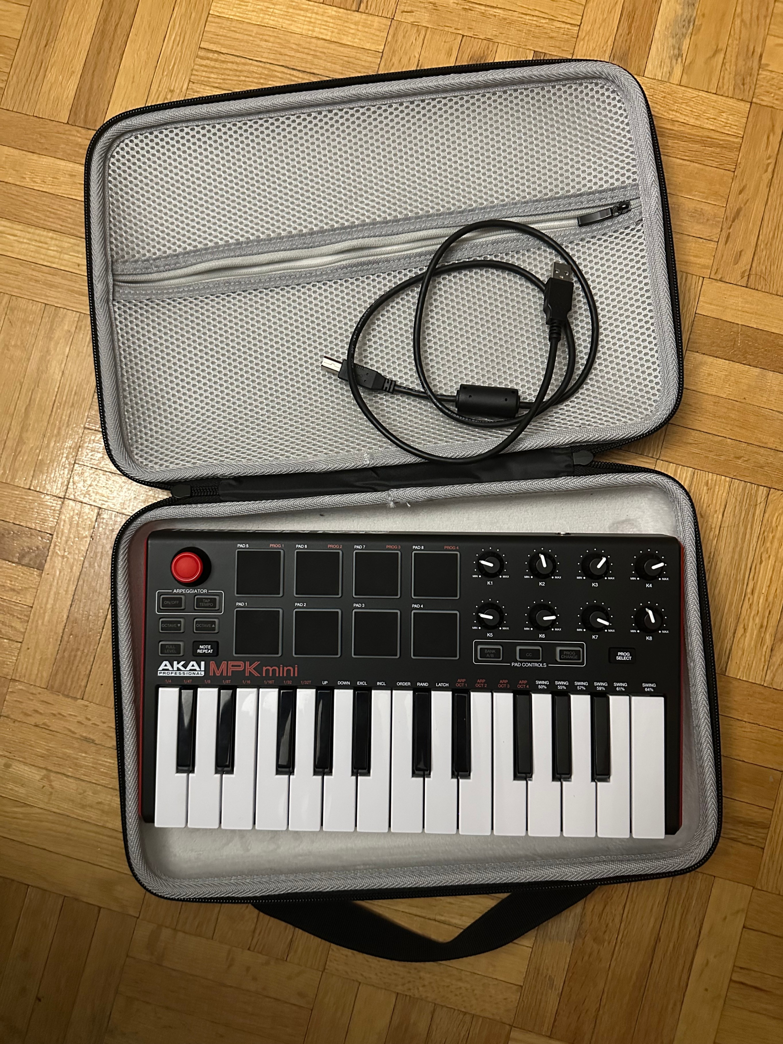 Akai MPK Mini Keyboard Controller + Case - photo 3