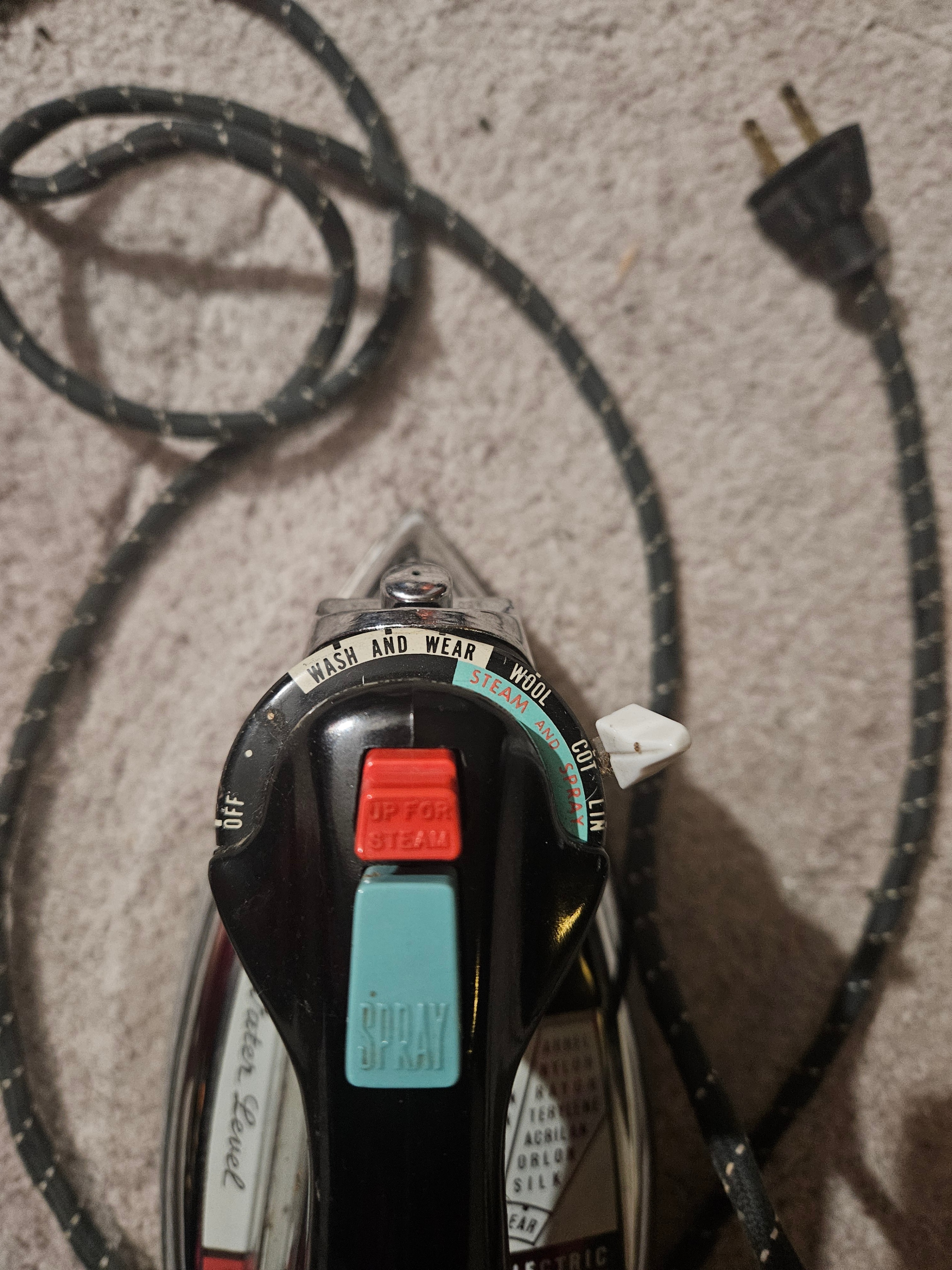 Vintage General Electric Steam & Spray Iron, Excellent Cond. - photo 3