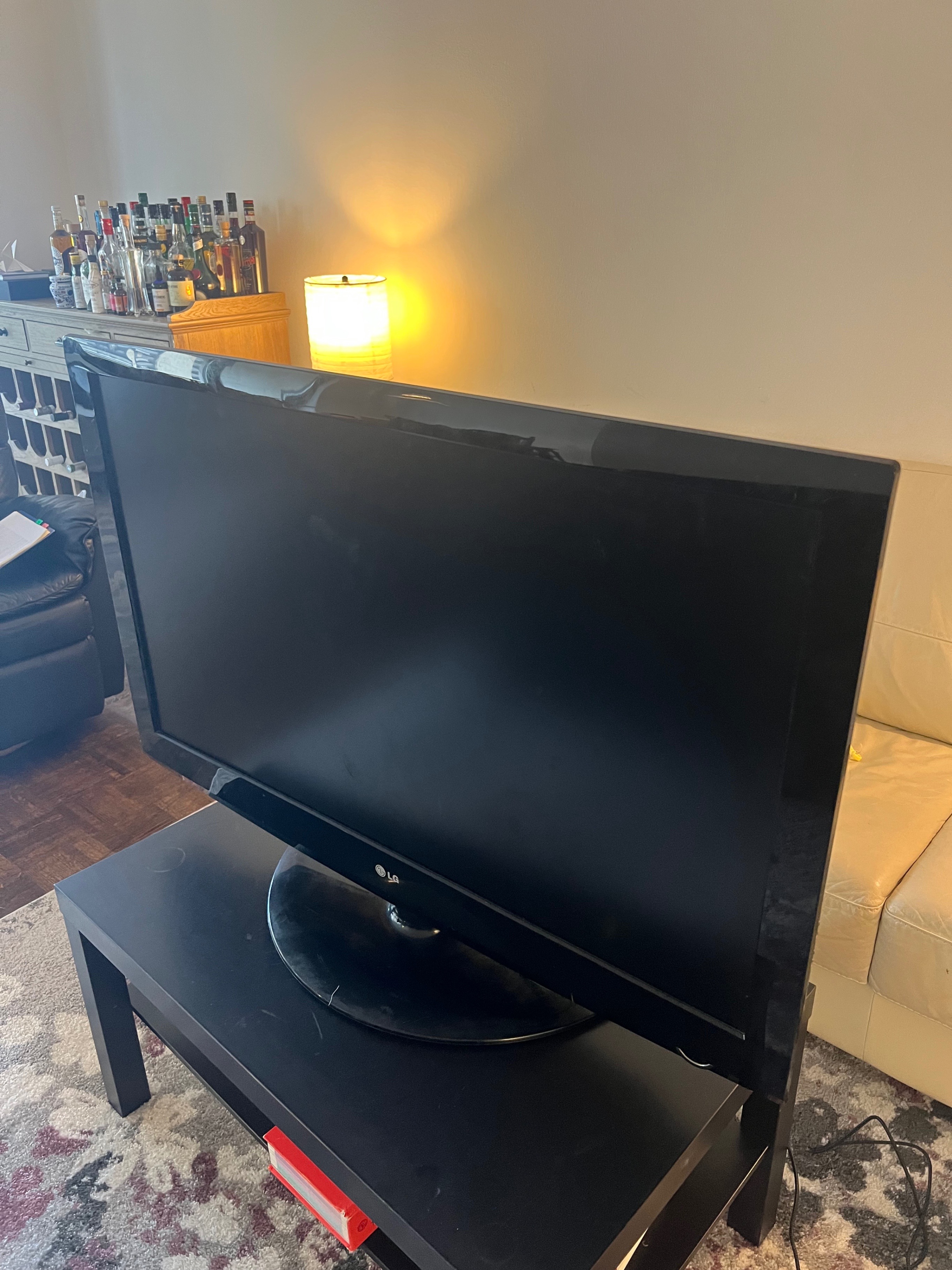 LG 42" TV - photo 4