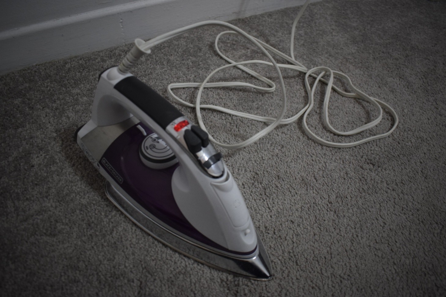 Black+Decker IR1350S Steam Iron_Purple - photo 2