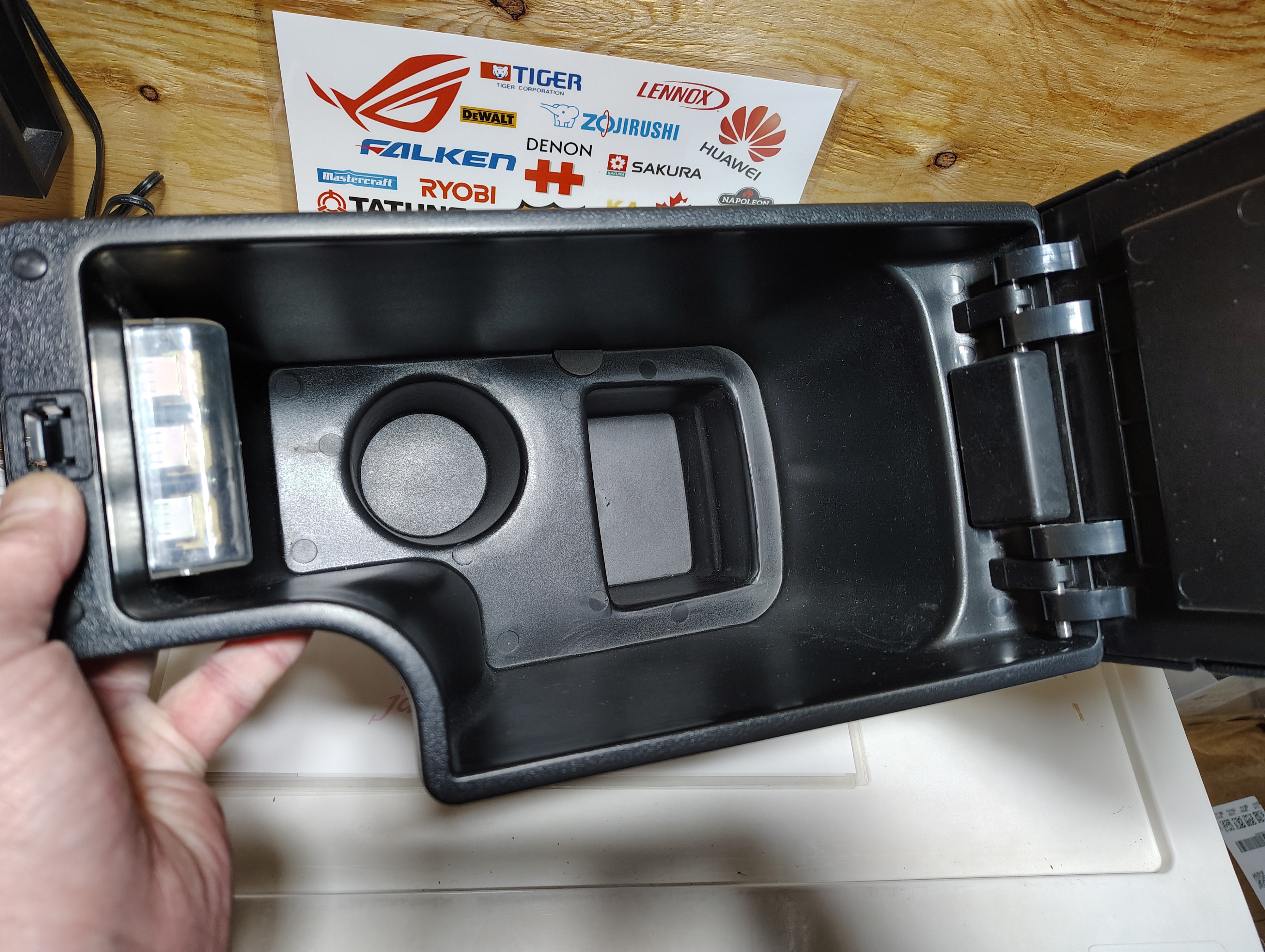 BRAND NEW Pre-2018 Mazda CX-3 Armrest Console w USB - photo 5