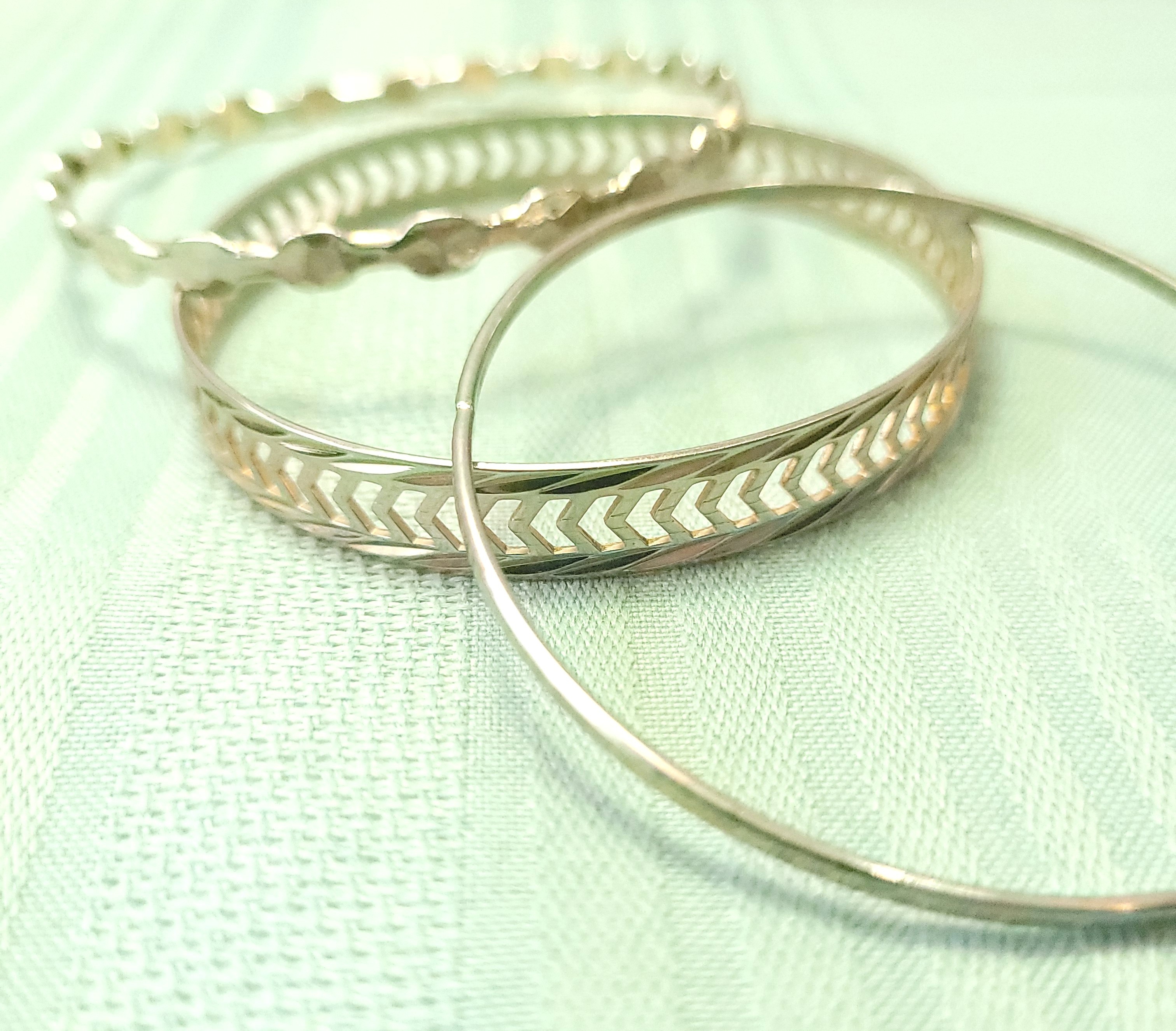 80s Silver Tone Bangle Bracelet Set (3) Chevron Cutout Hammered - photo 4