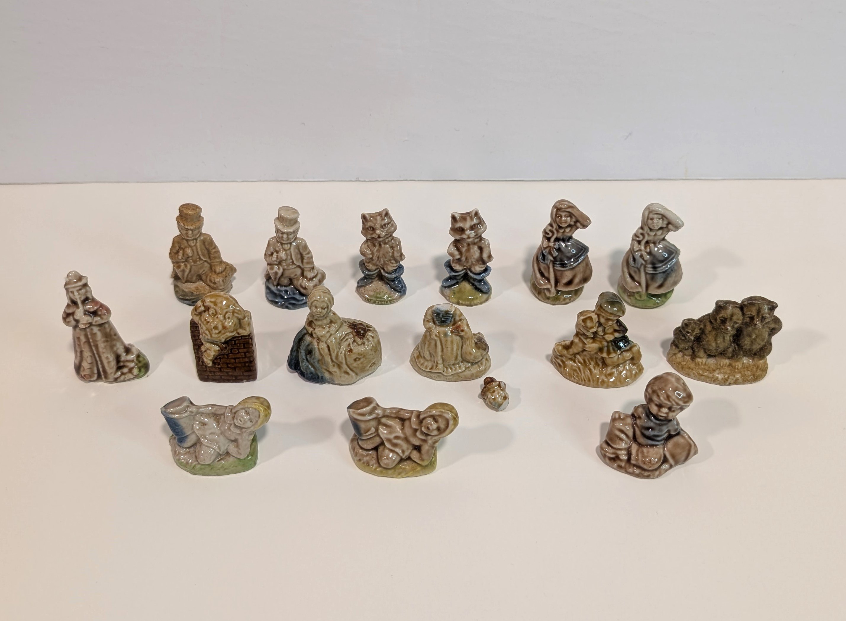 Vintage Wade Red Rose Tea Figurines - photo 2
