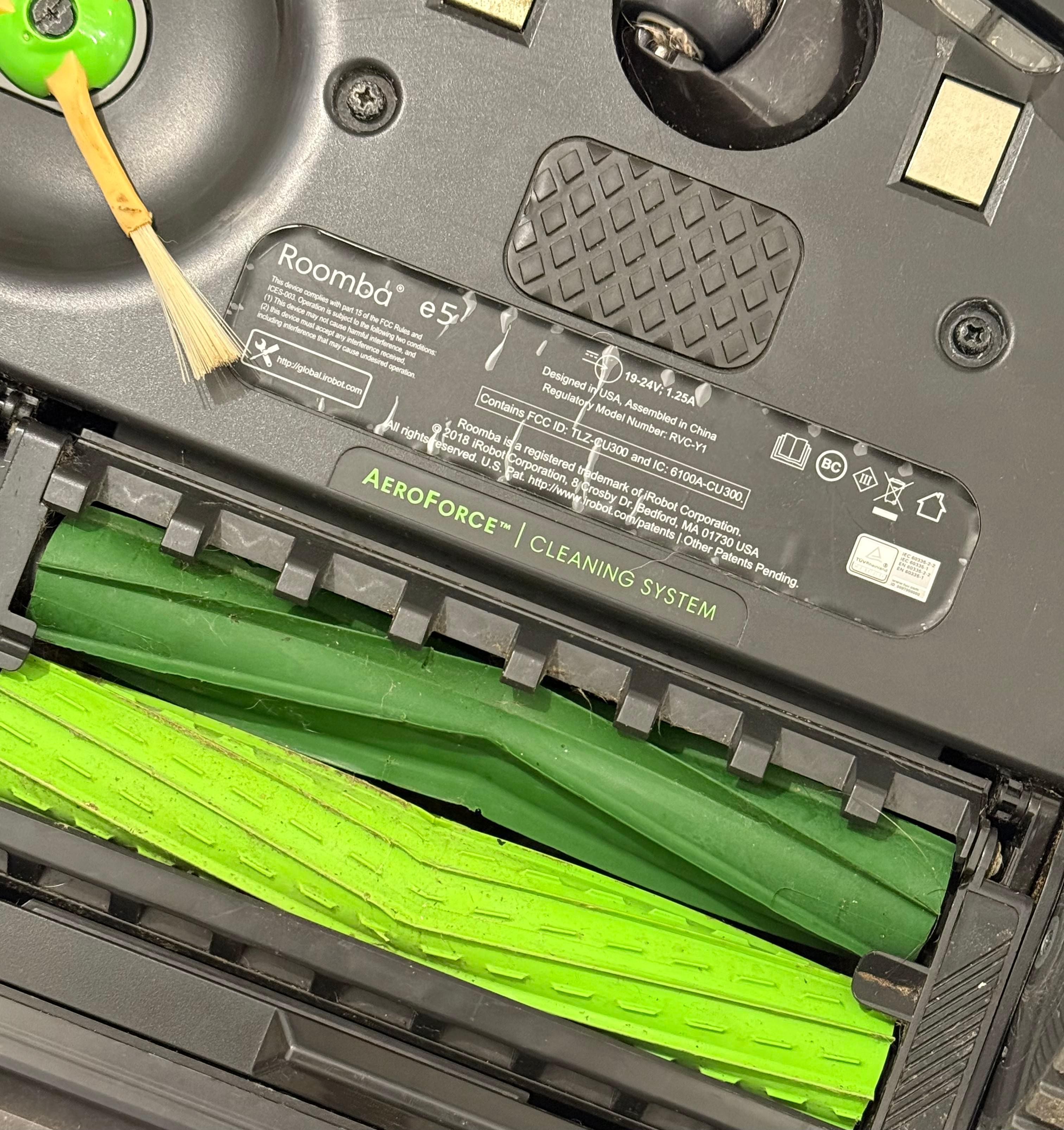 iRobot Roomba e5 - Your Floor Won't Clean Itself. Roomba e5 - photo 2