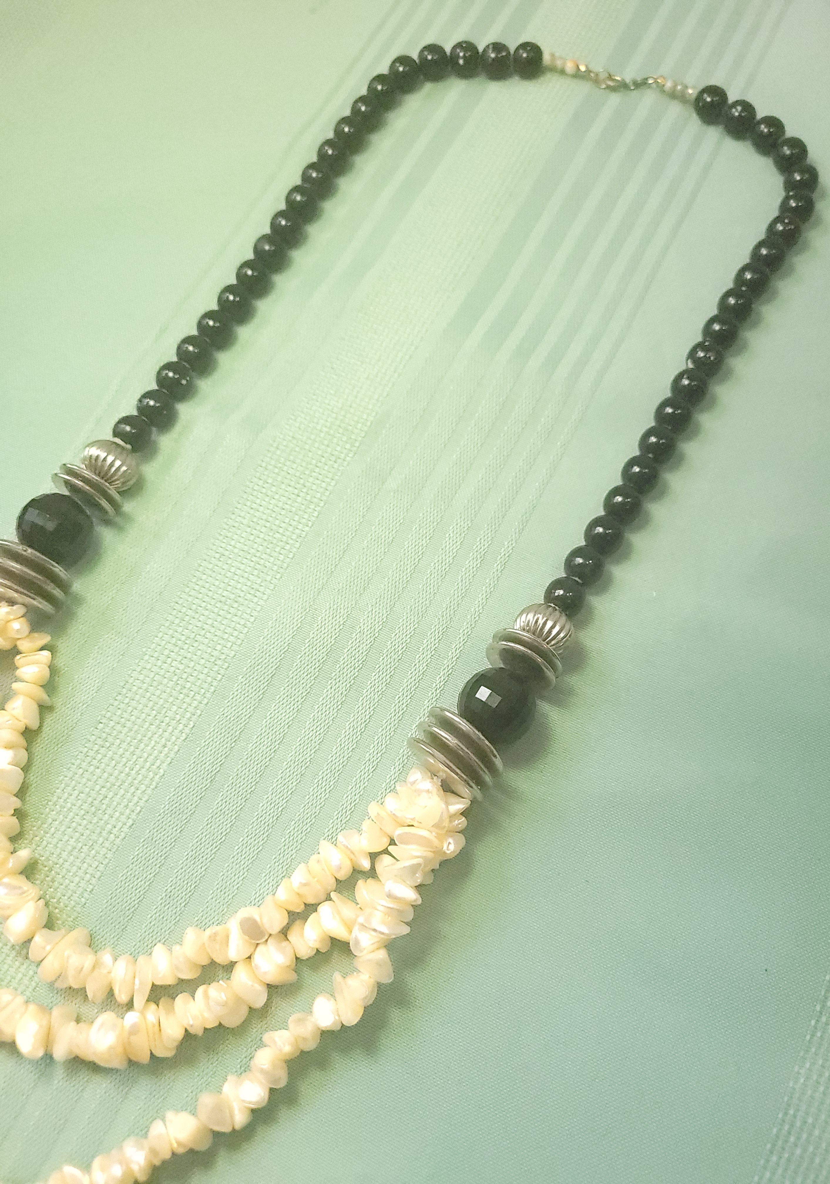 28" Triple Strand Mother of Pearl Shell & Faceted Black Glass - photo 3