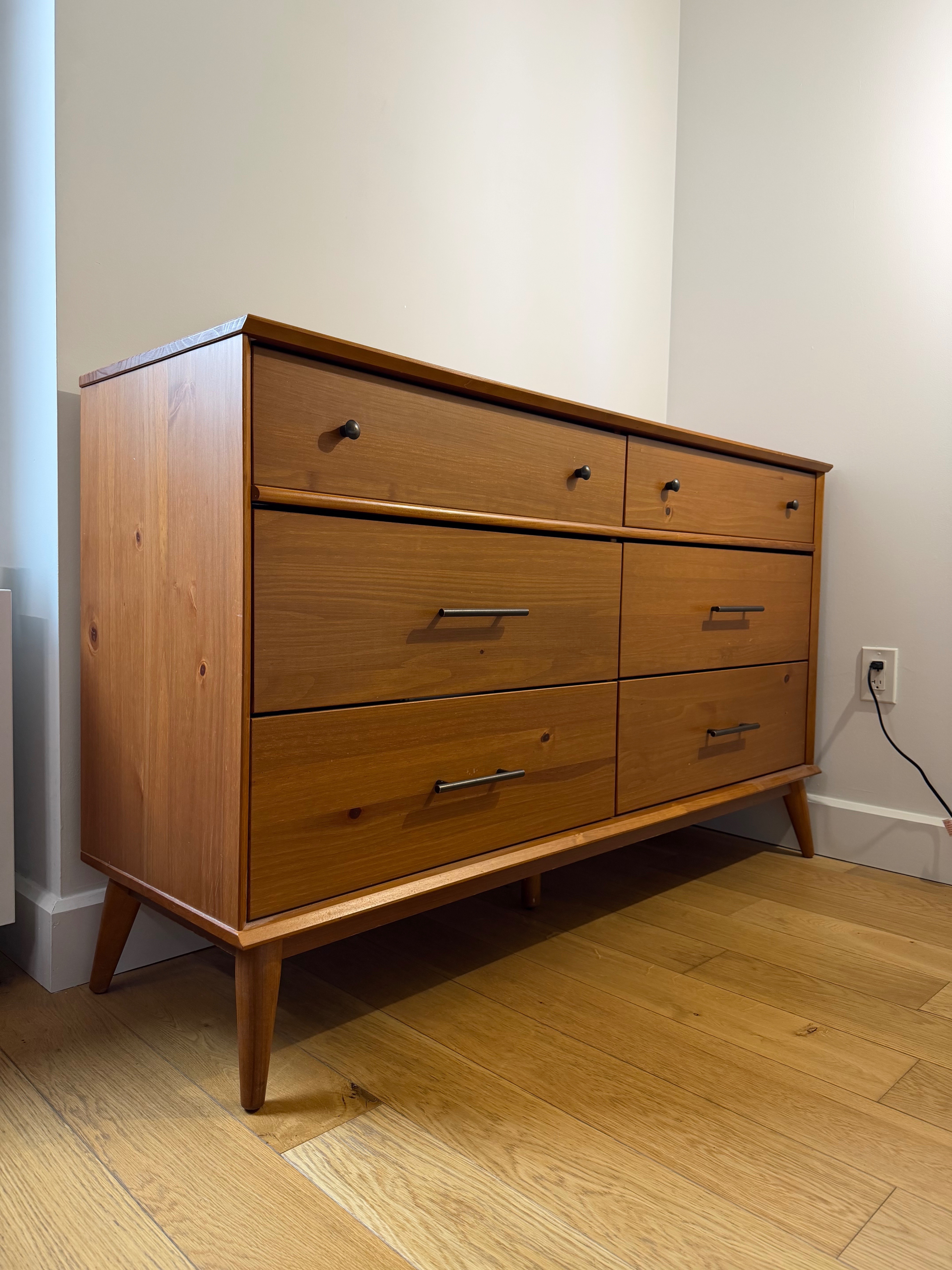 Modern 6-Drawer Dresser