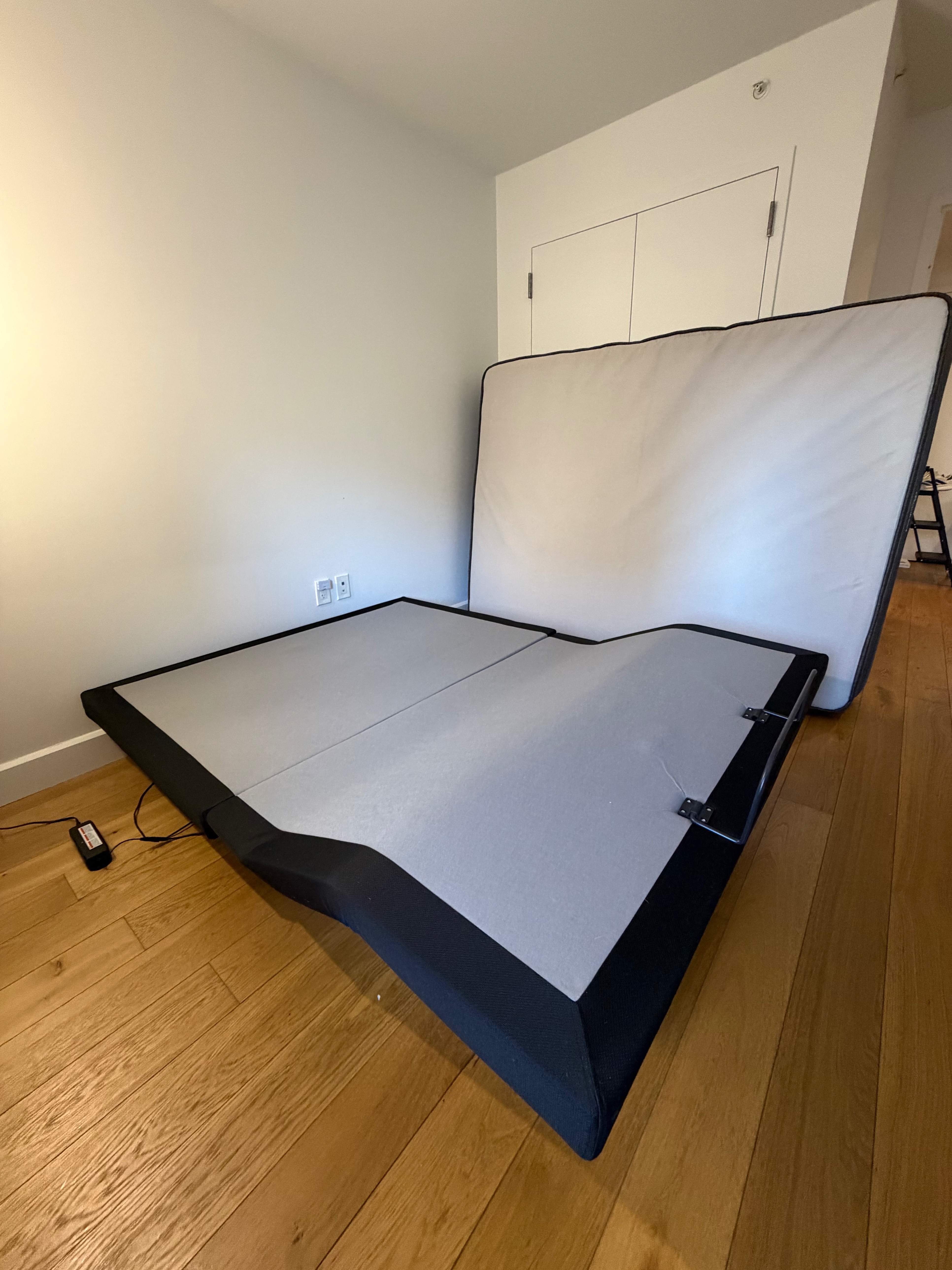 Adjustable Bed Base (Queen) – Enso w/ Remote
