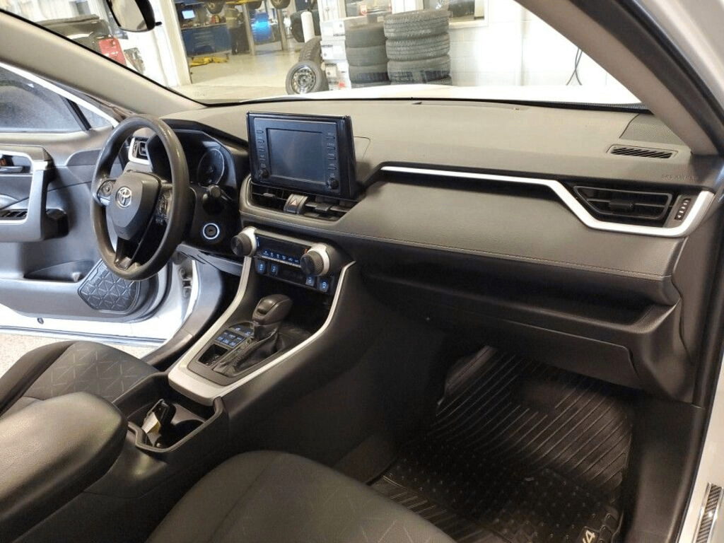 2021 Toyota RAV4 LE AWD - photo 2