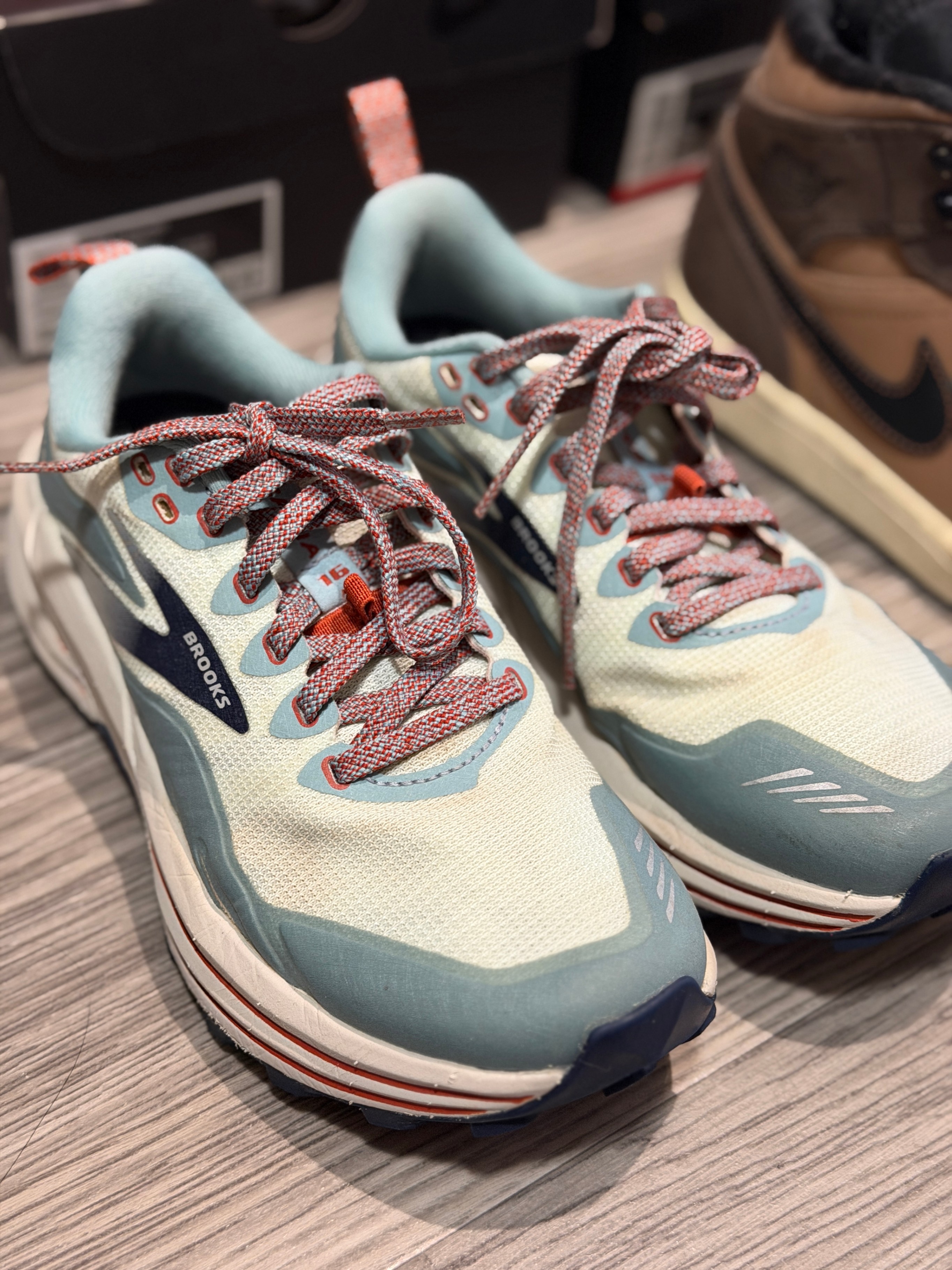 Brooks Cascadia 16