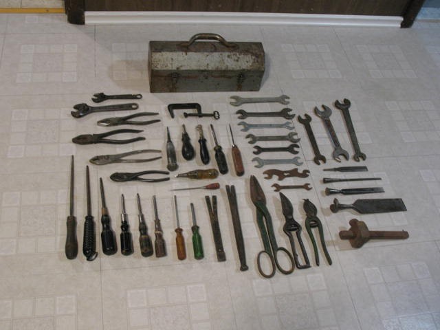 44 Piece Vintage Hand Tools, plus Metal Toolbox - photo 2