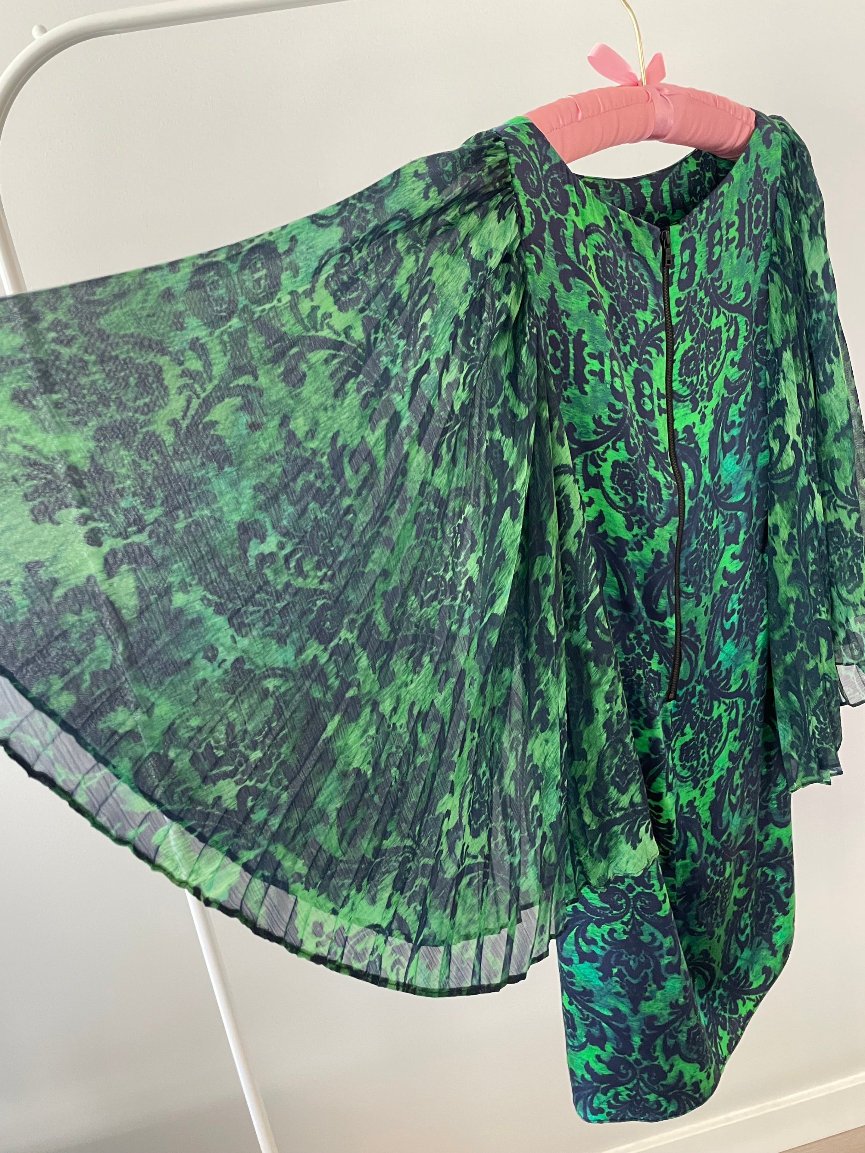 Alice Olivia Silk Statement Sleeve Dress – XS – Good Condition - photo 4