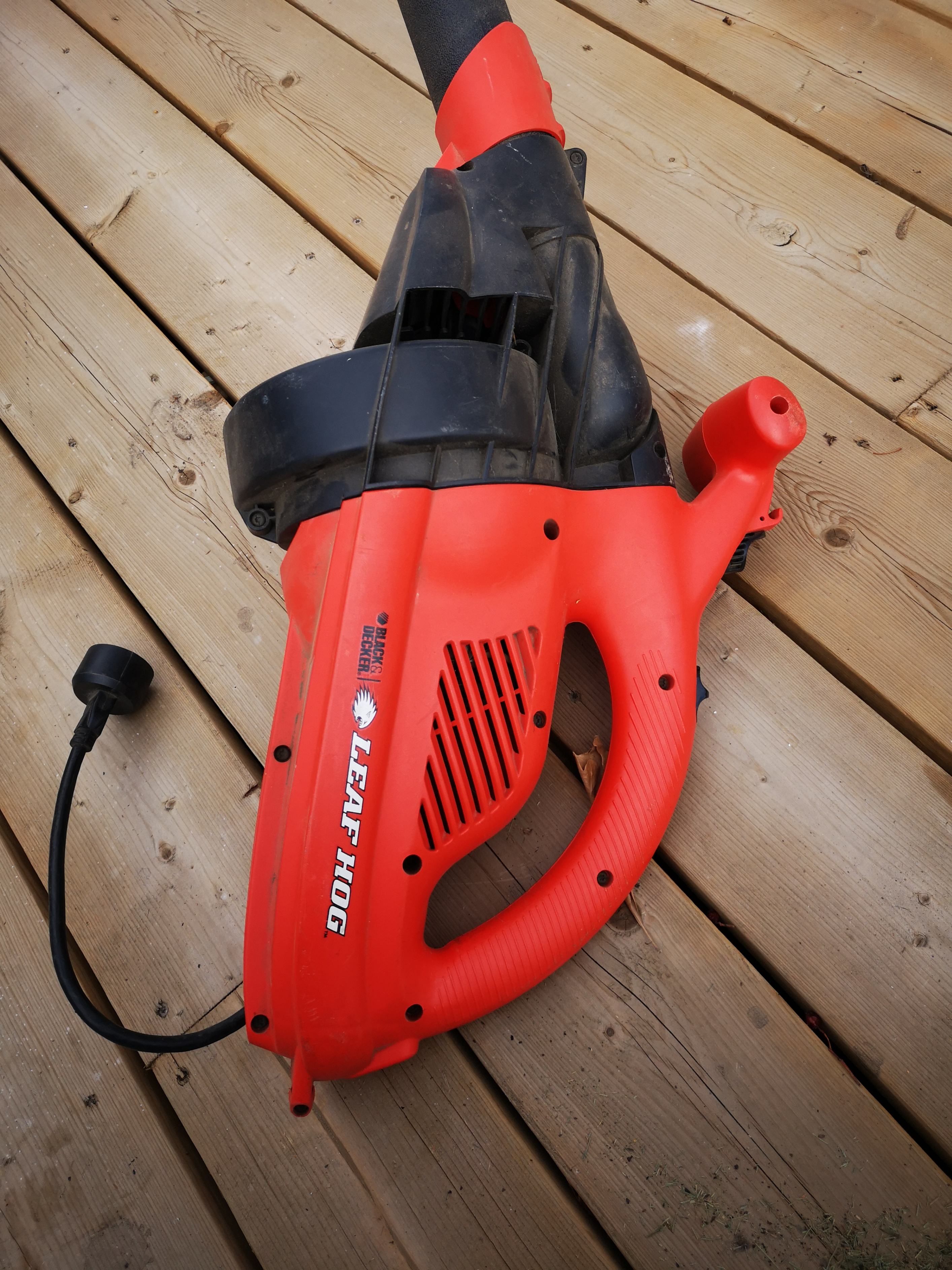 Leaf Blower and Vaccuum - Black and Decker - photo 2