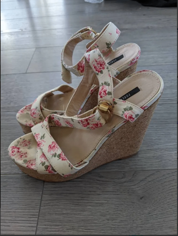 Wedge Heels - Size 6