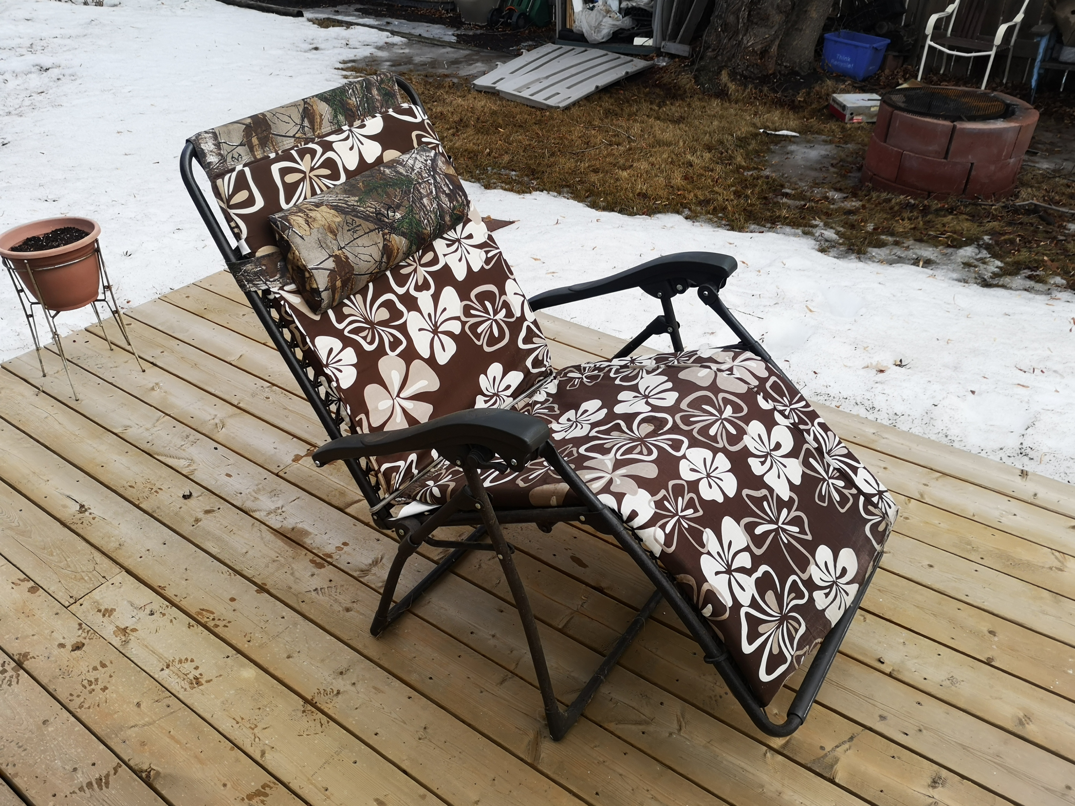 Floral Pattern Reclining Lounge Chair