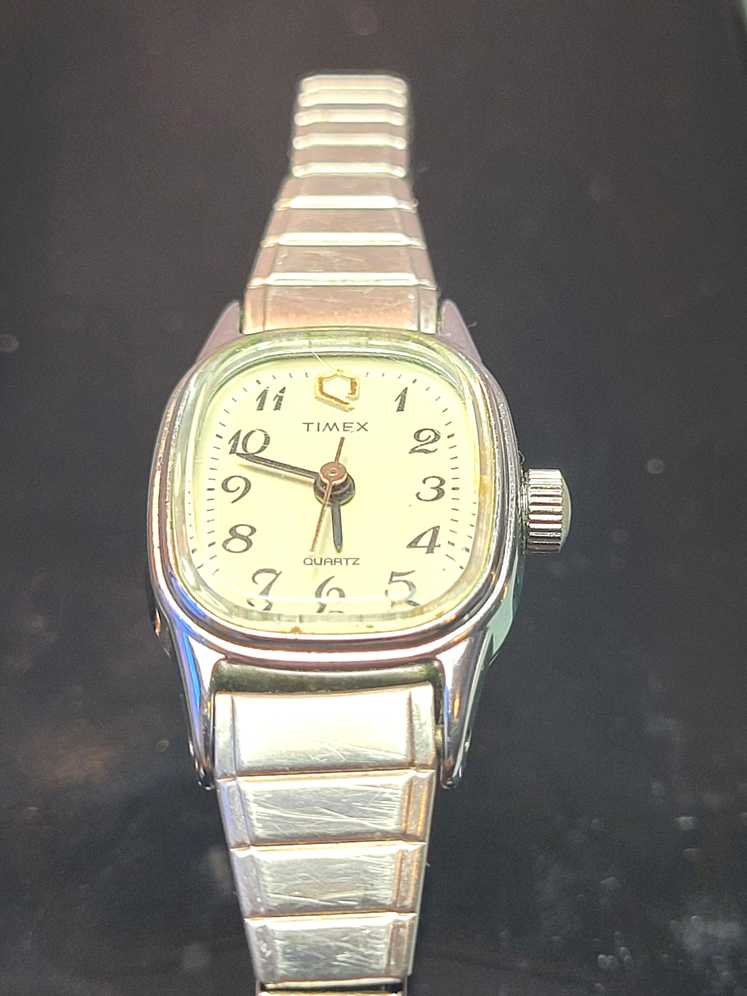 1980s Timex Q Ladies Watch Silver Tone Expansion Band New Batt.