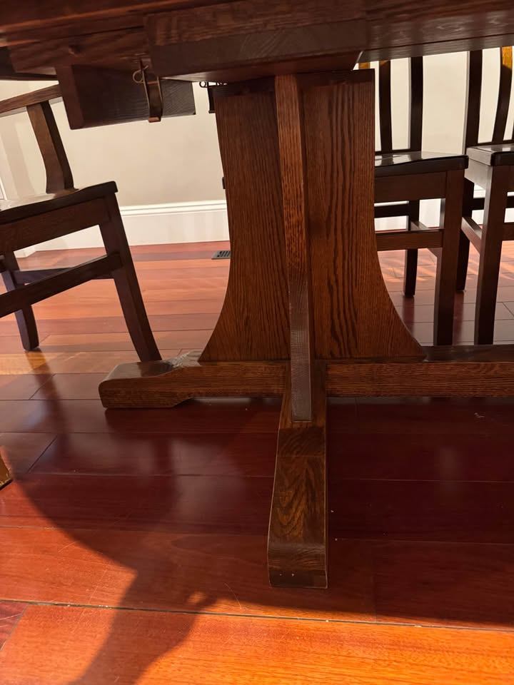 EXTREMELY SOLID, OAK DINING SET WITH 4 LEAVES & 6 CHAIRS! - photo 3