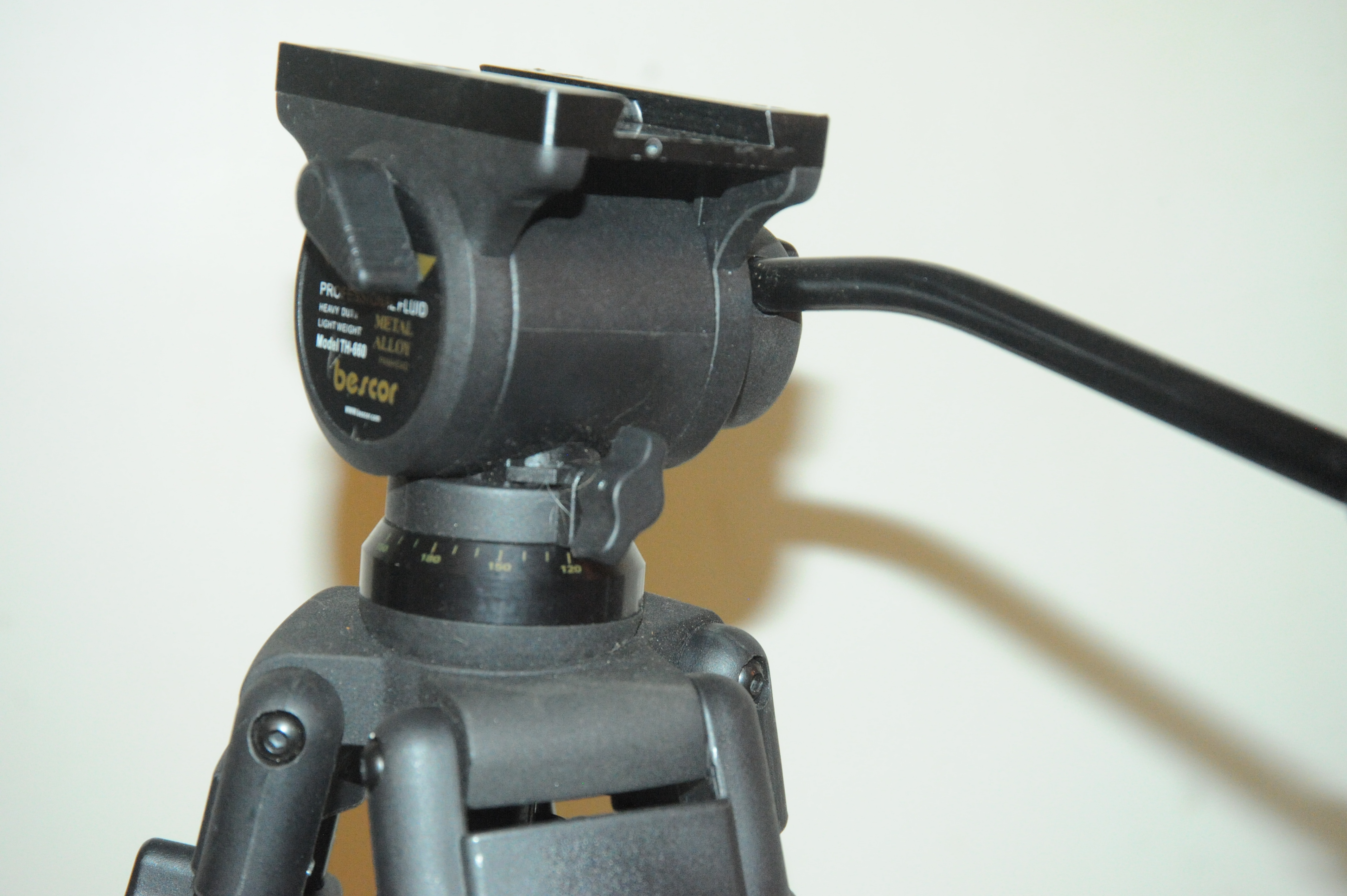Bescor Tripod Model TH-660 - photo 3
