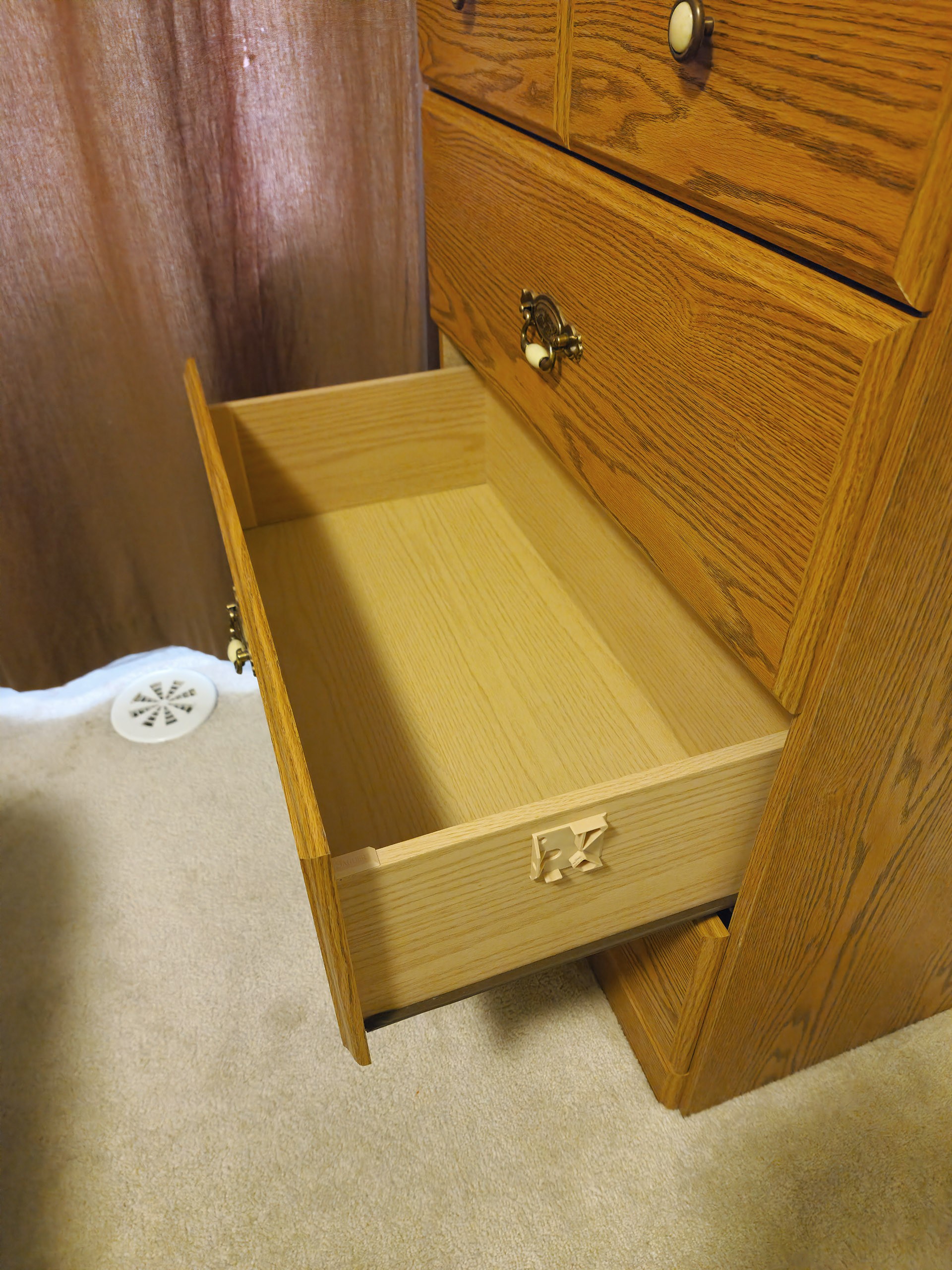 Solid 5-Drawer Chest – Oak Finish | Classic & Durable! - photo 4