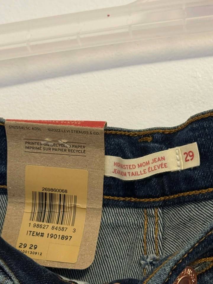 Brand-new LEVI's High Waisted Mom Jeans - photo 3
