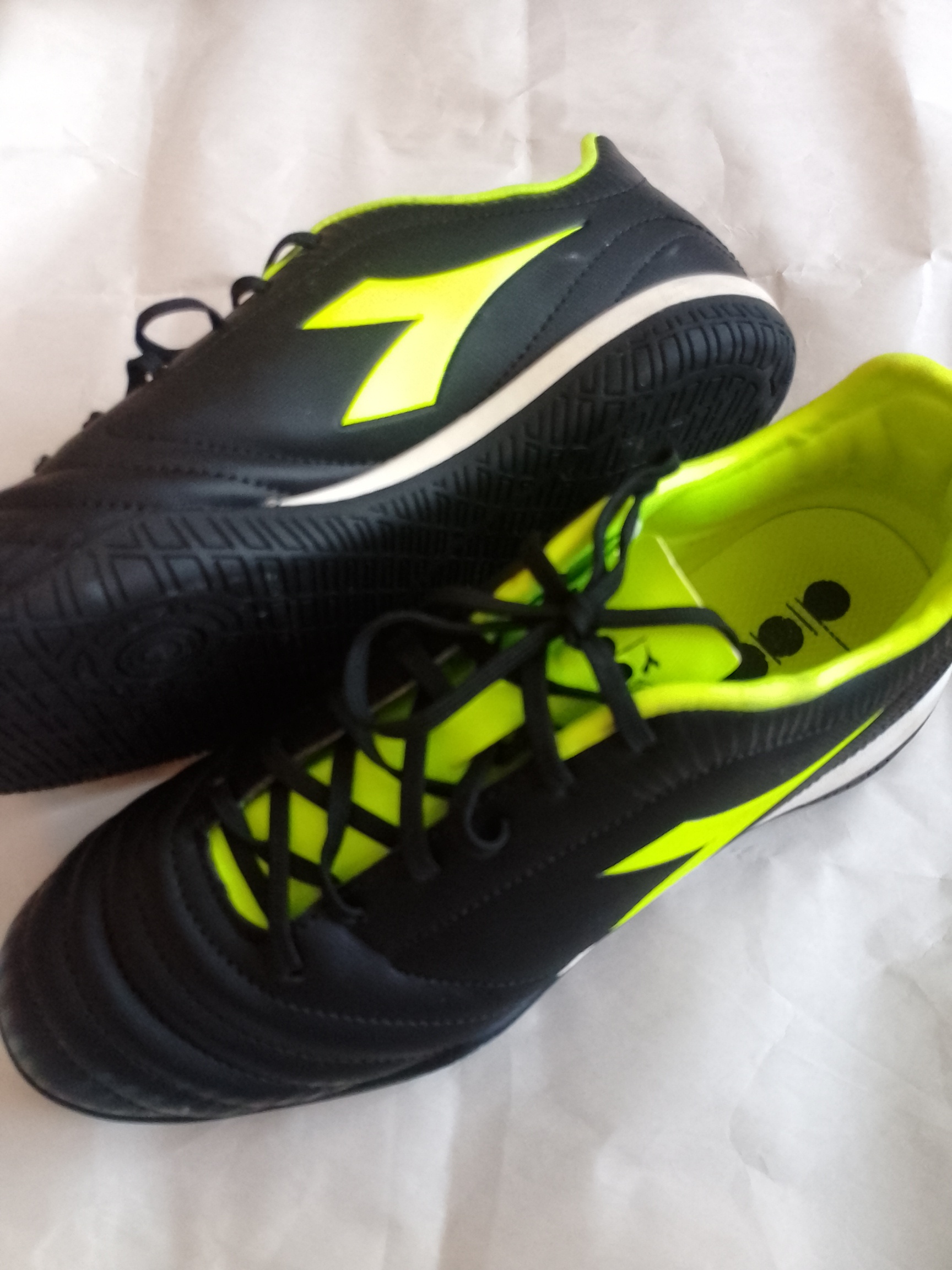Diadora Futsal Shoes - Black & Neon Green, size 7, indoor soccer