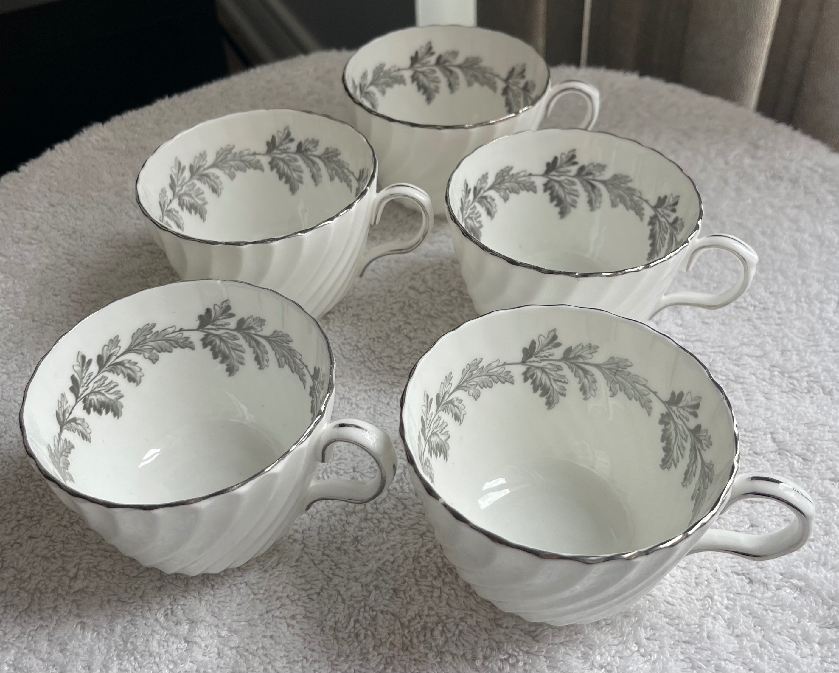20pc Vintage Aynsley Oak Leaf Gray China Set (5 Place Settings) - photo 3
