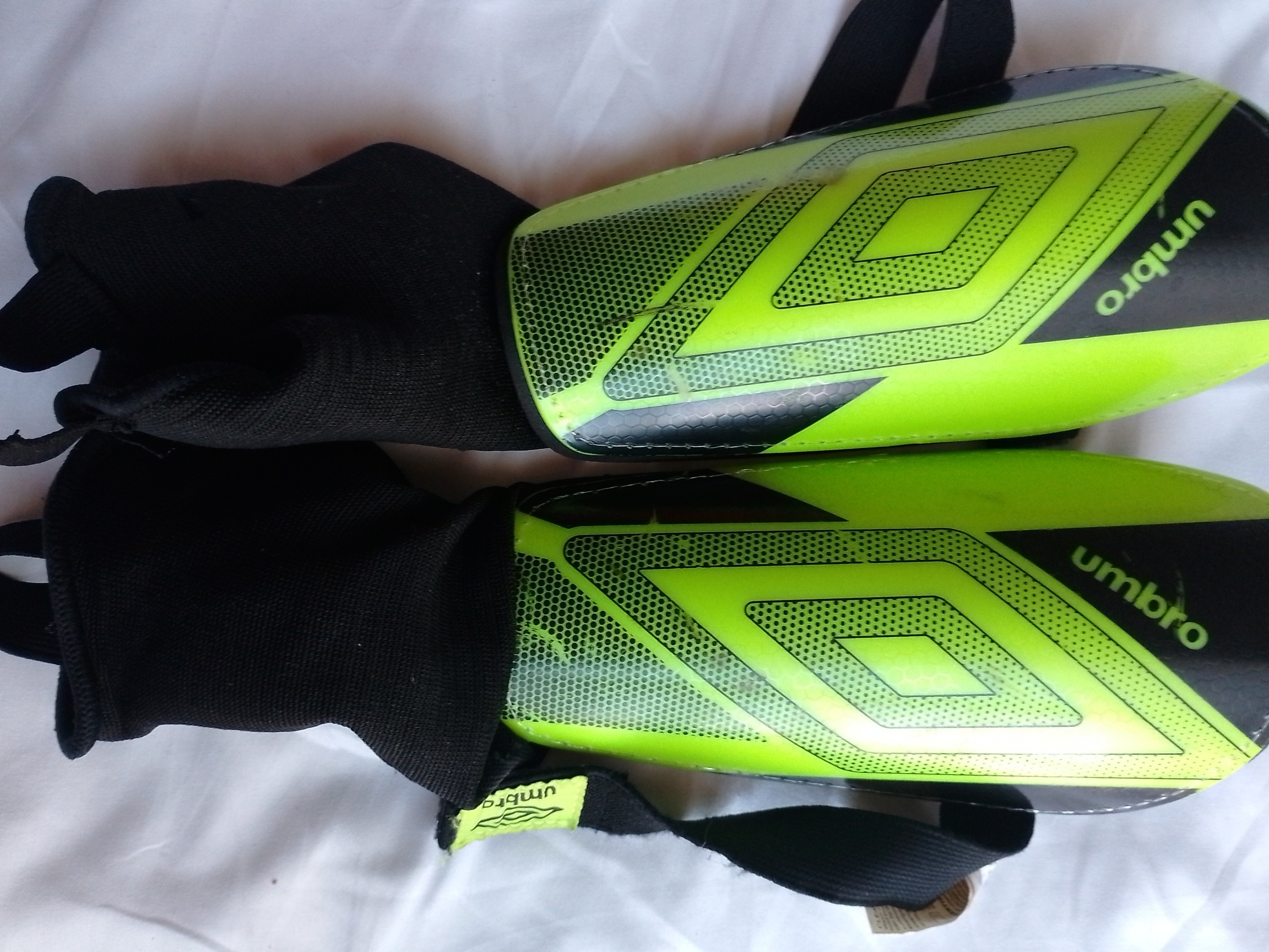 Umbro Shin Guards - Size L
