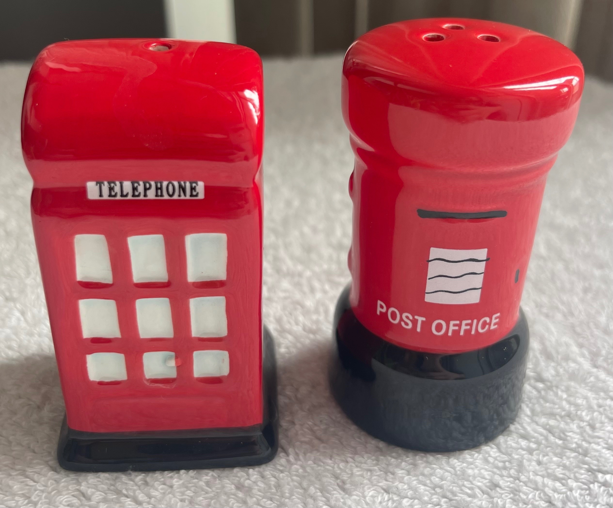 NEW London Red Telephone Booth & Post Box Salt/Pepper Set