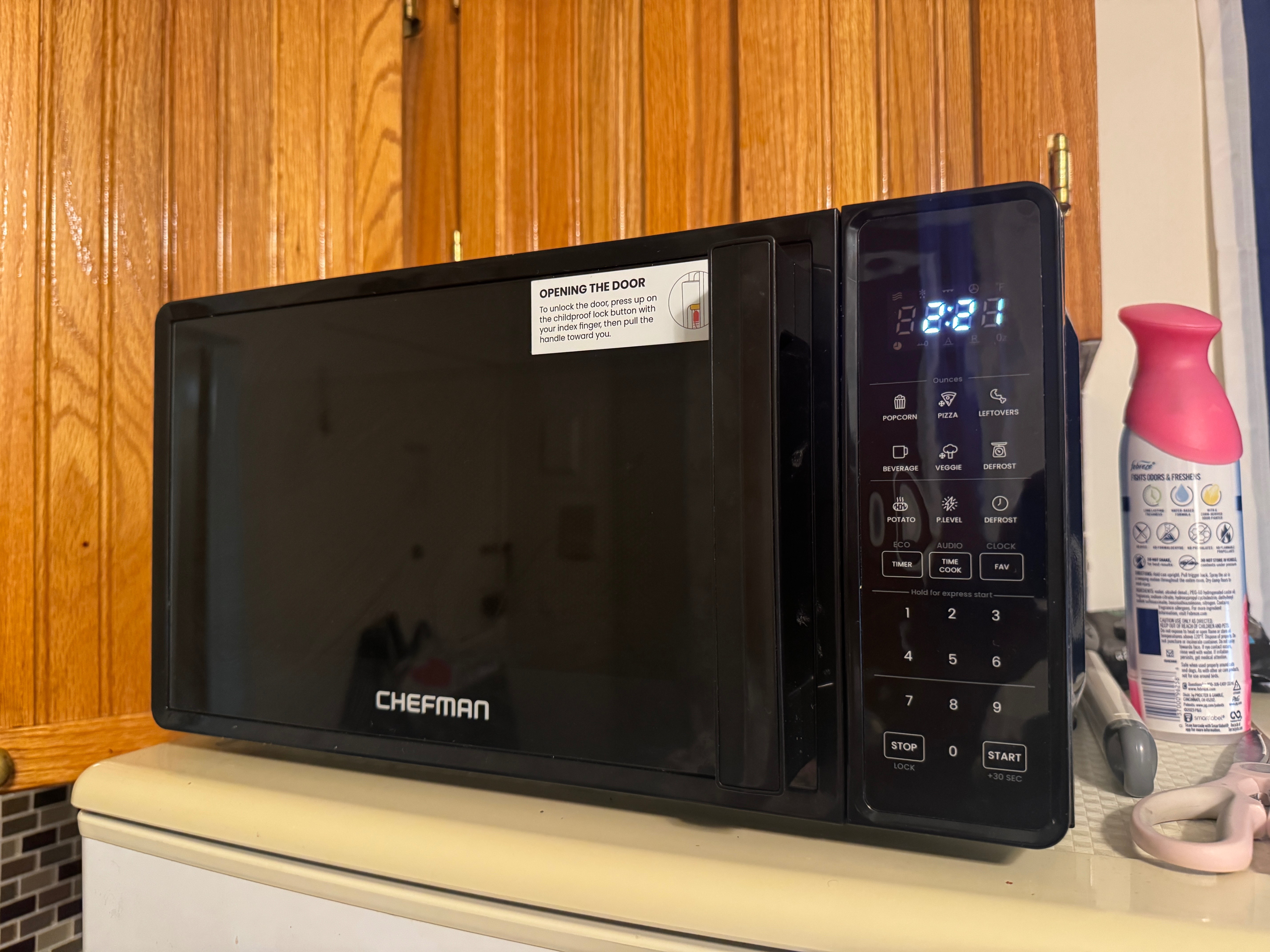 Chefman Countertop Microwave Oven 0.7 Cu. Ft. (Moving Sale)