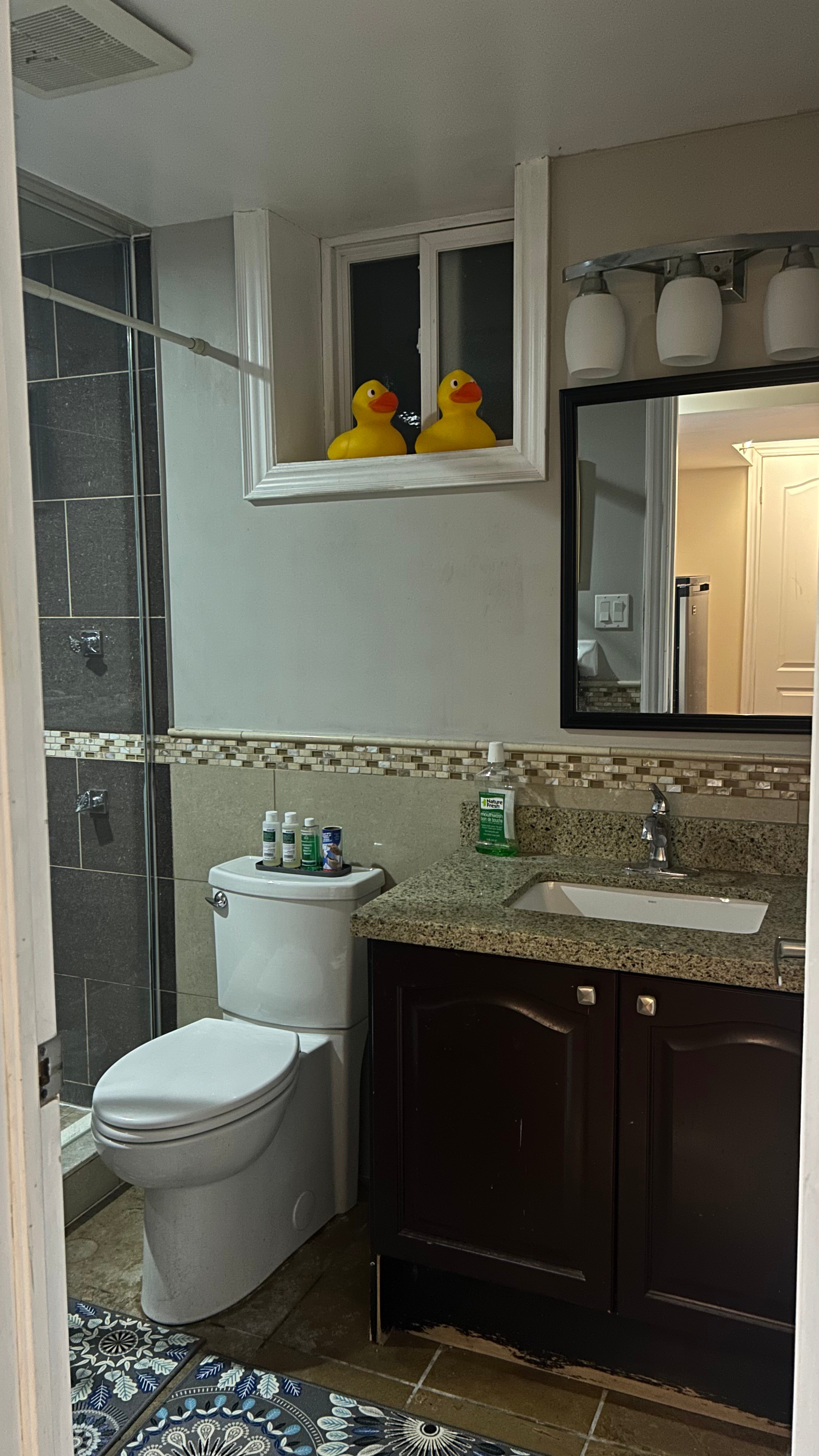 Rent a Room in this 4 Bed, 2 Bath, 2 Kitchen, 2 Living Room Home - photo 3